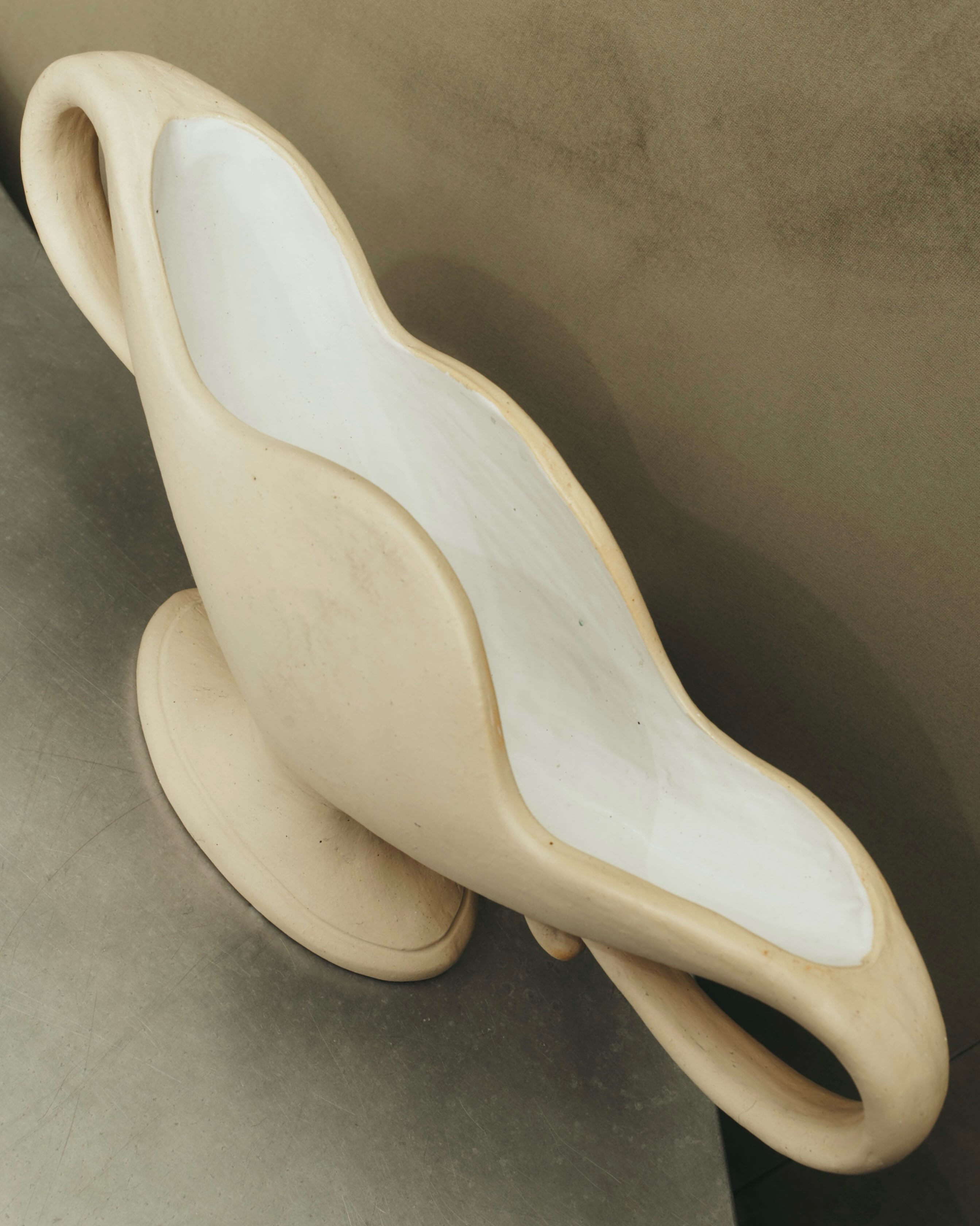 JW ANDERSON DISPLAYS 15 CONSTANCE SPRY VASES IN PIMLICO (image 4)