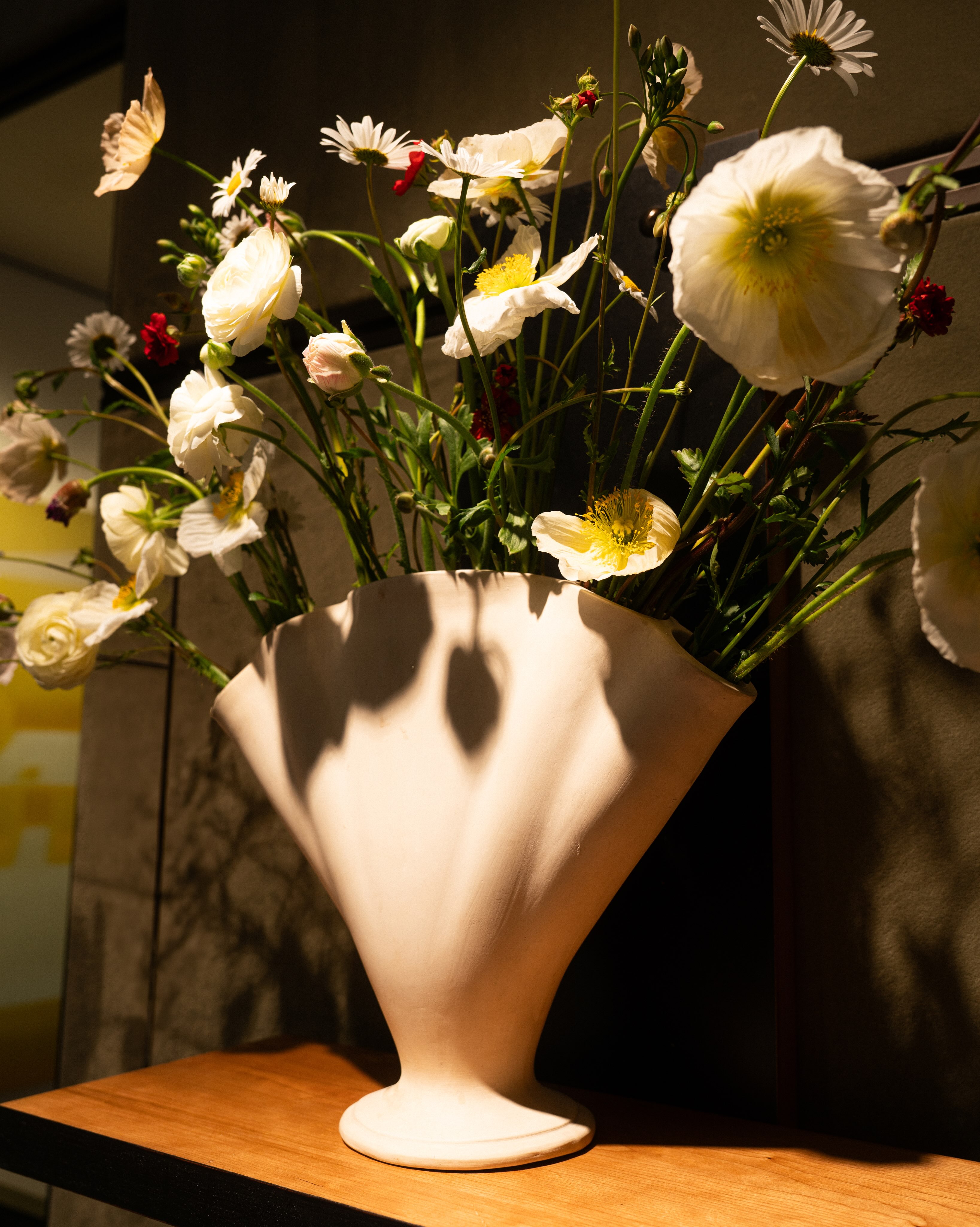 JW ANDERSON DISPLAYS 15 CONSTANCE SPRY VASES IN PIMLICO (image 5)