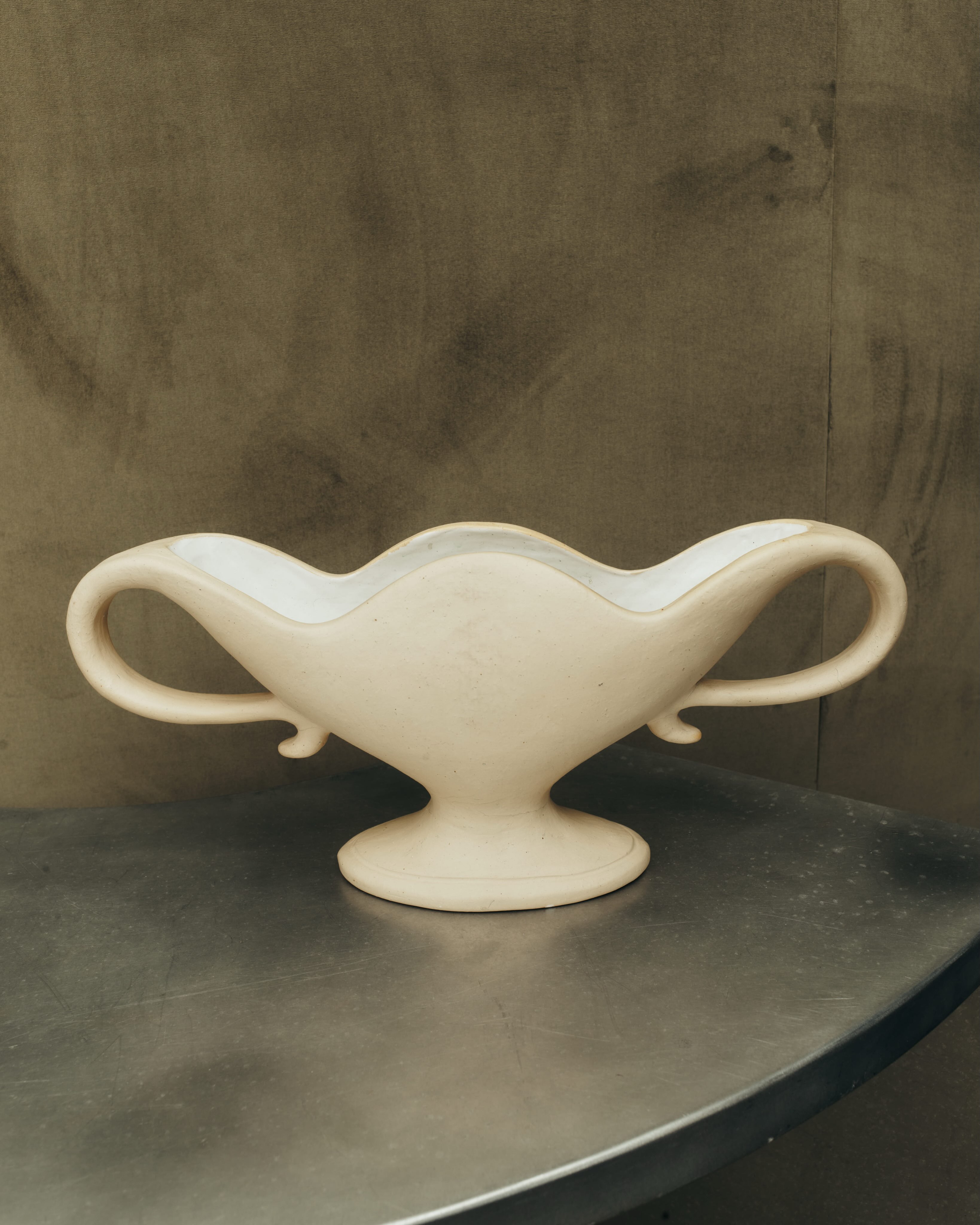 JW ANDERSON DISPLAYS 15 CONSTANCE SPRY VASES IN PIMLICO (image 7)