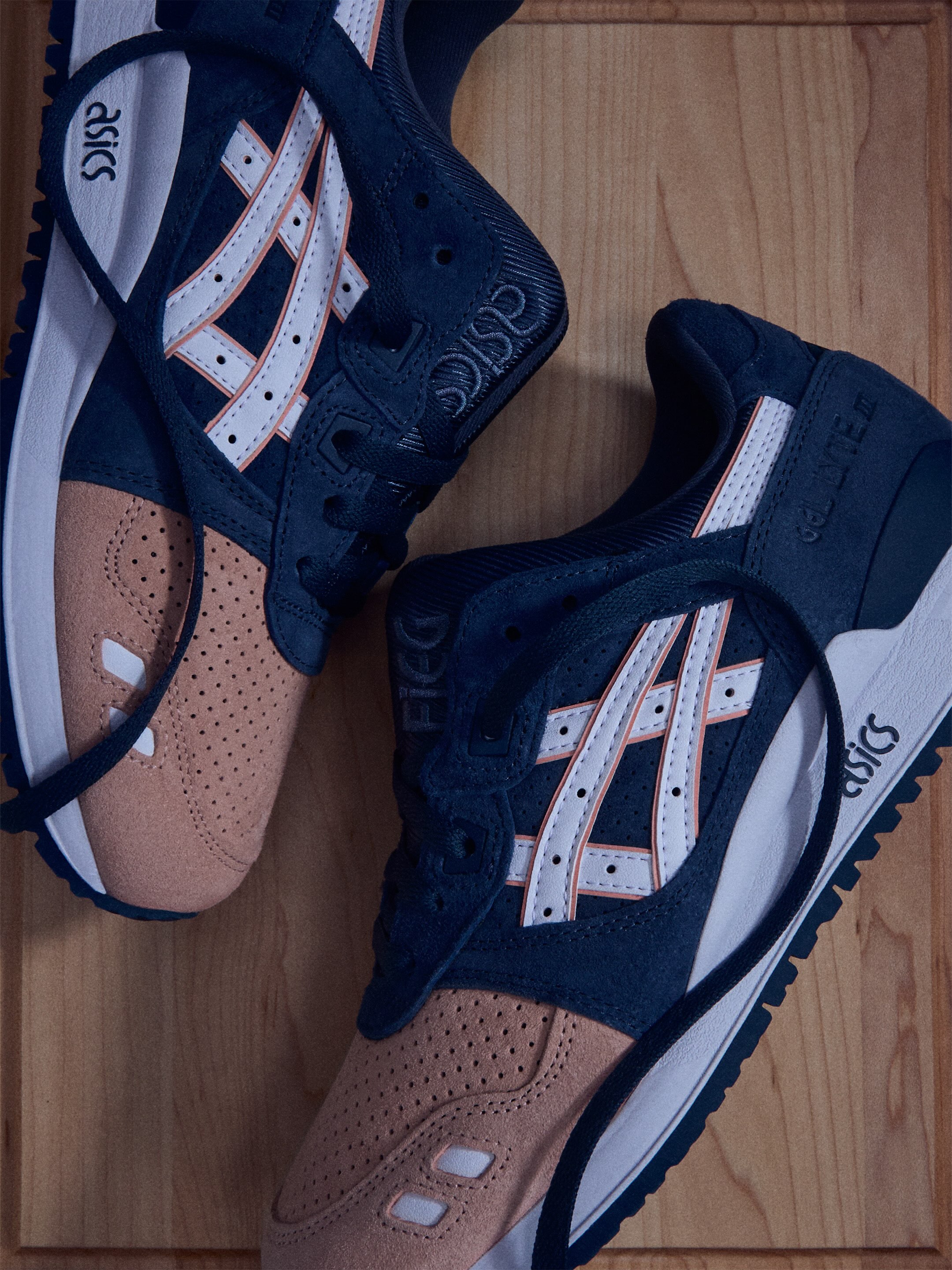 KITH SALMON TOE RETURNS WITH ITS FIRST STORE IN THE BOX (image 9)