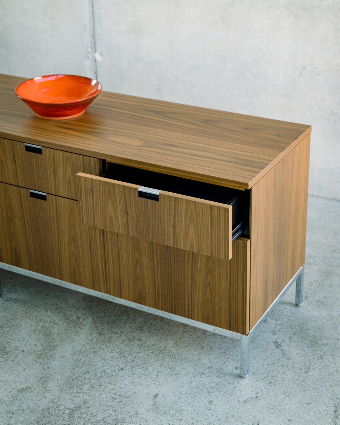 Knoll Chermayeff Storage Takes the 1961 Credenza Home (image 2)