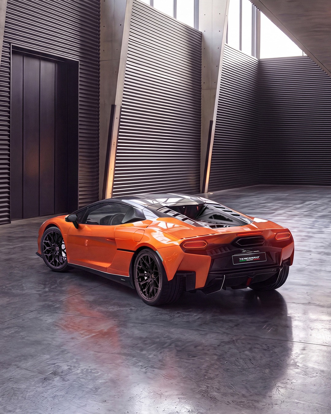 LAMBORGHINI PUTS A 2017 PAINT CODE ON ITS NEWEST V8 (image 4)