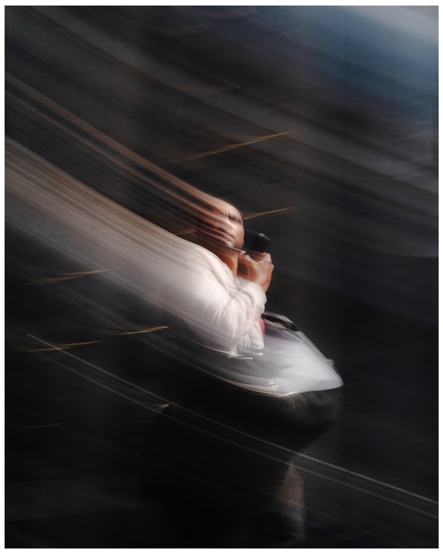 Leica M10 P Long Exposure Turns Passersby Into Trails (image 2)