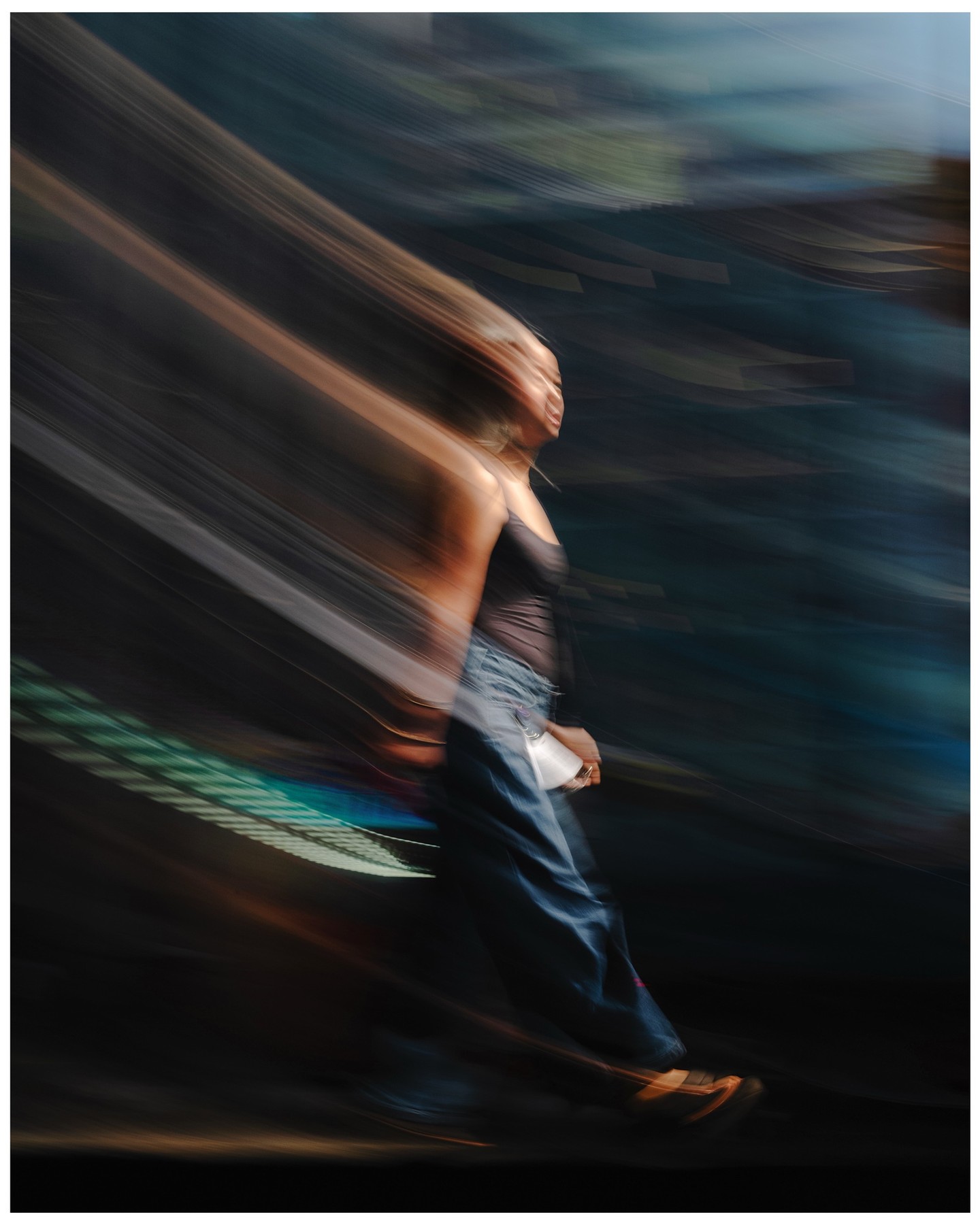 Leica M10 P Long Exposure Turns Passersby Into Trails (image 5)