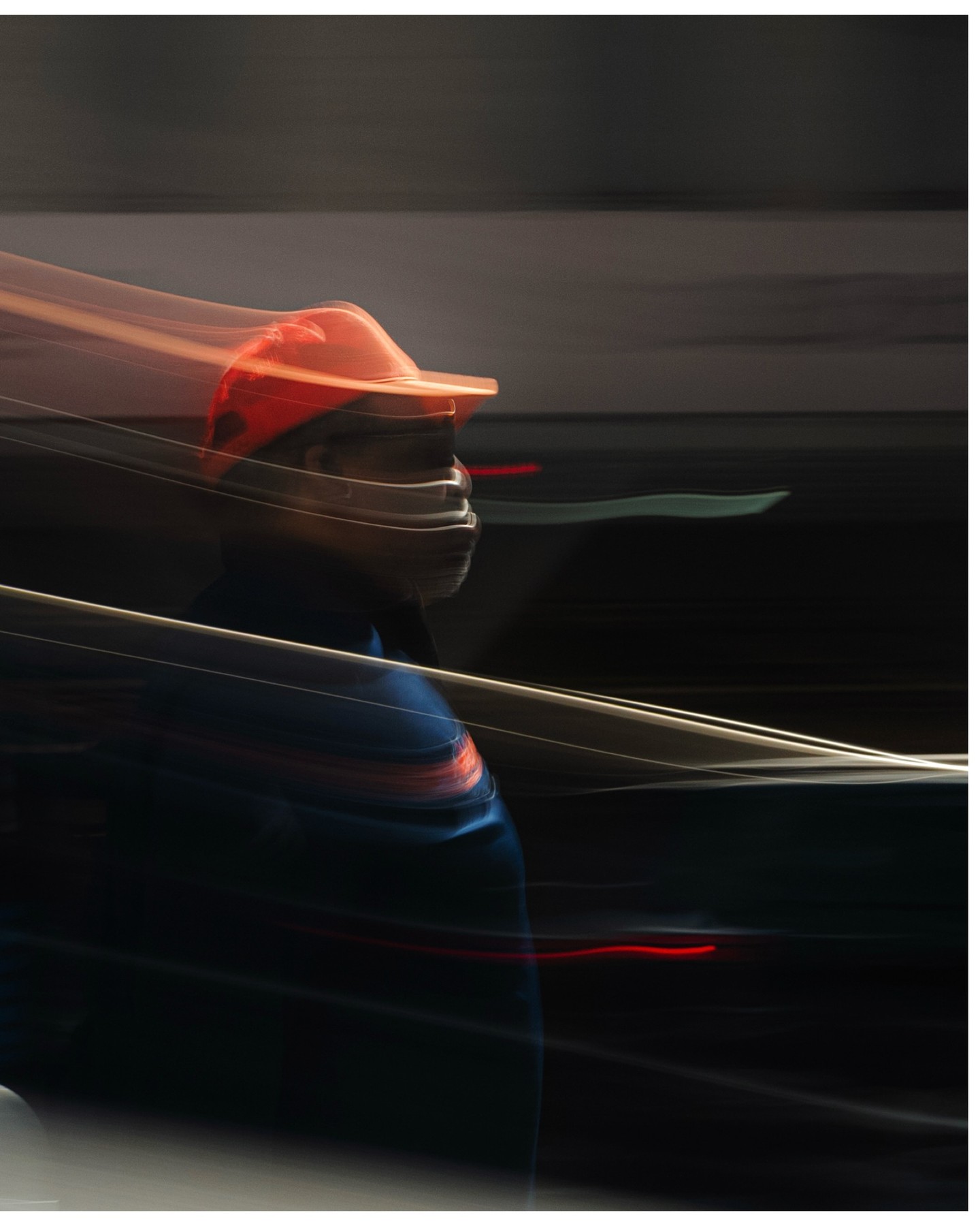 Leica M10 P Long Exposure Turns Passersby Into Trails (image 6)