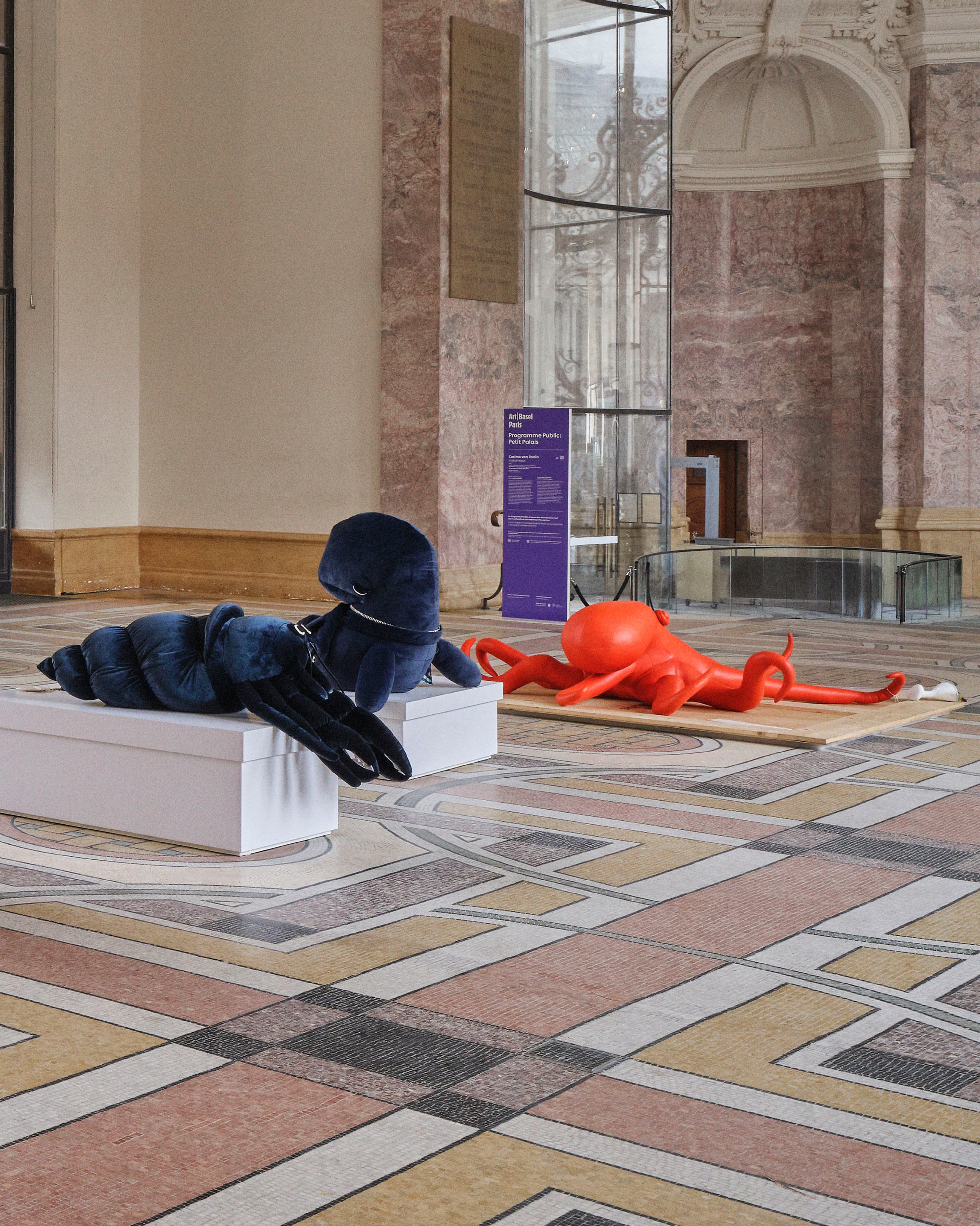 LOEWE'S RUNWAY MENAGERIE REACHES THE PETIT PALAIS (image 2)