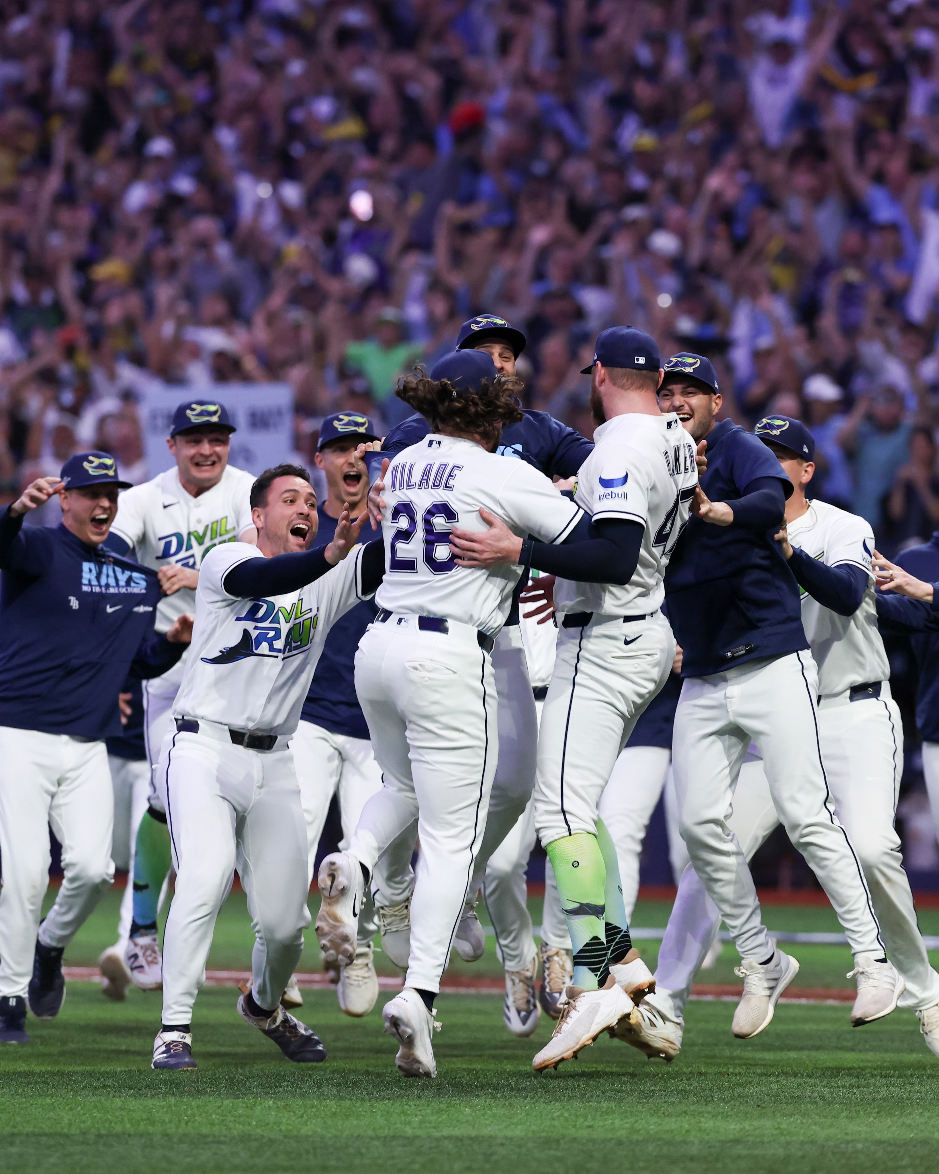 RAYS WIN THE AL PENNANT BEHIND A CAMINERO TWO RUN SHOT (image 4)