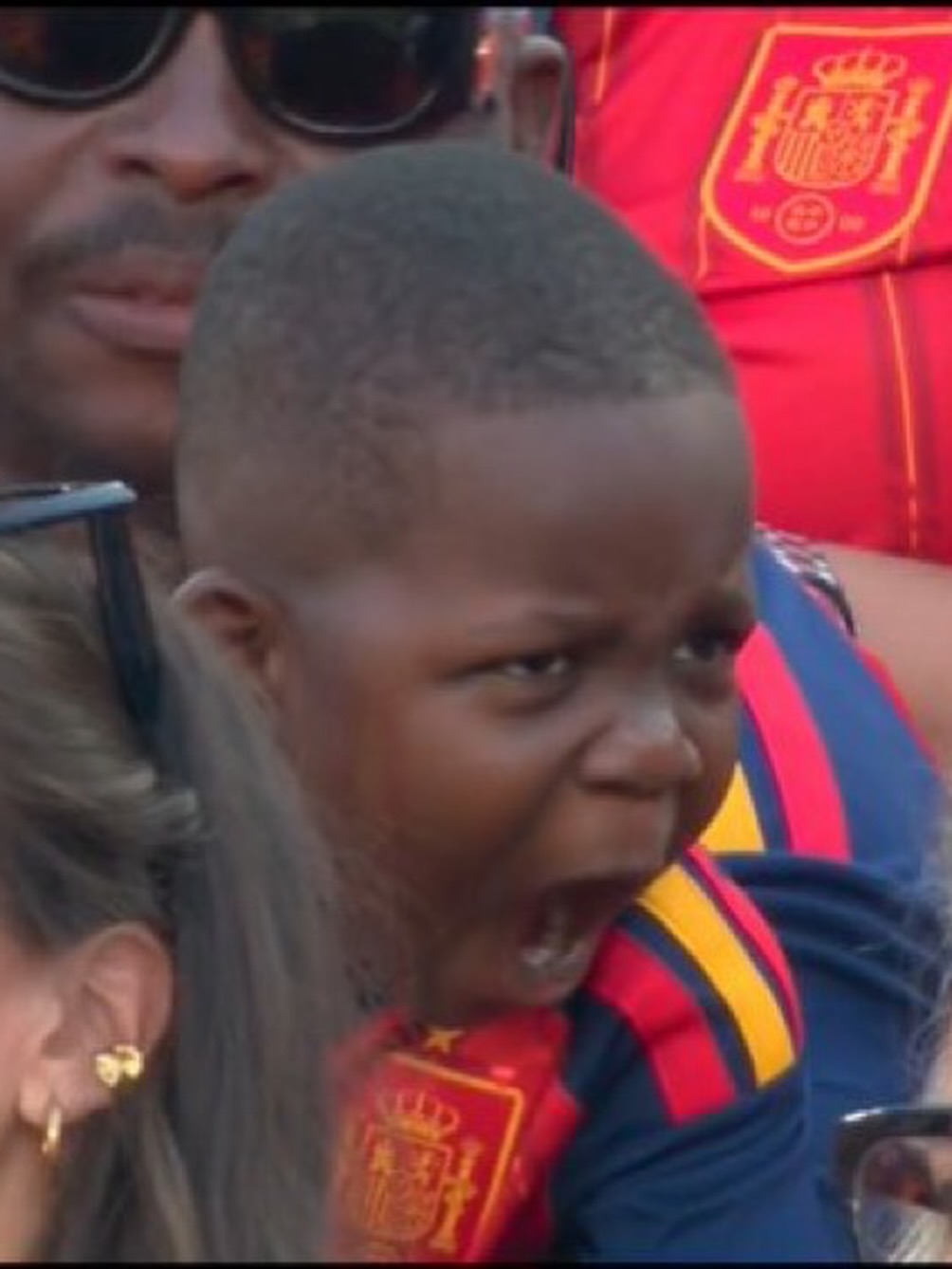 KEYNE YAMAL HELD THE WORLD CUP TROPHY AT AGE THREE (image 3)