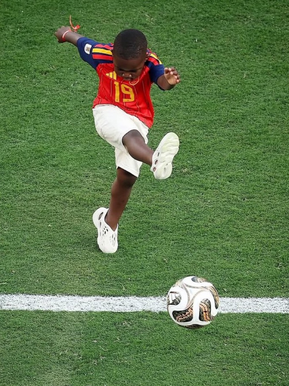 KEYNE YAMAL HELD THE WORLD CUP TROPHY AT AGE THREE (image 4)