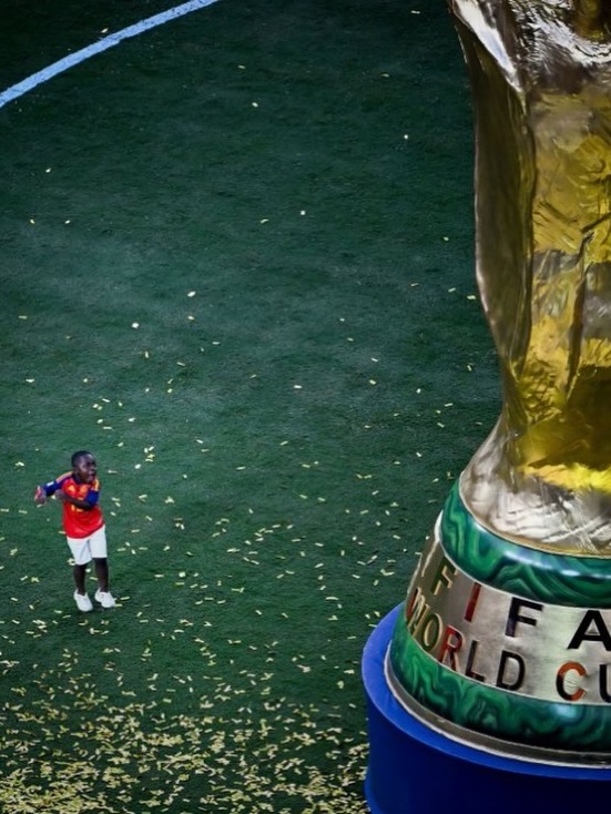 KEYNE YAMAL HELD THE WORLD CUP TROPHY AT AGE THREE (image 6)