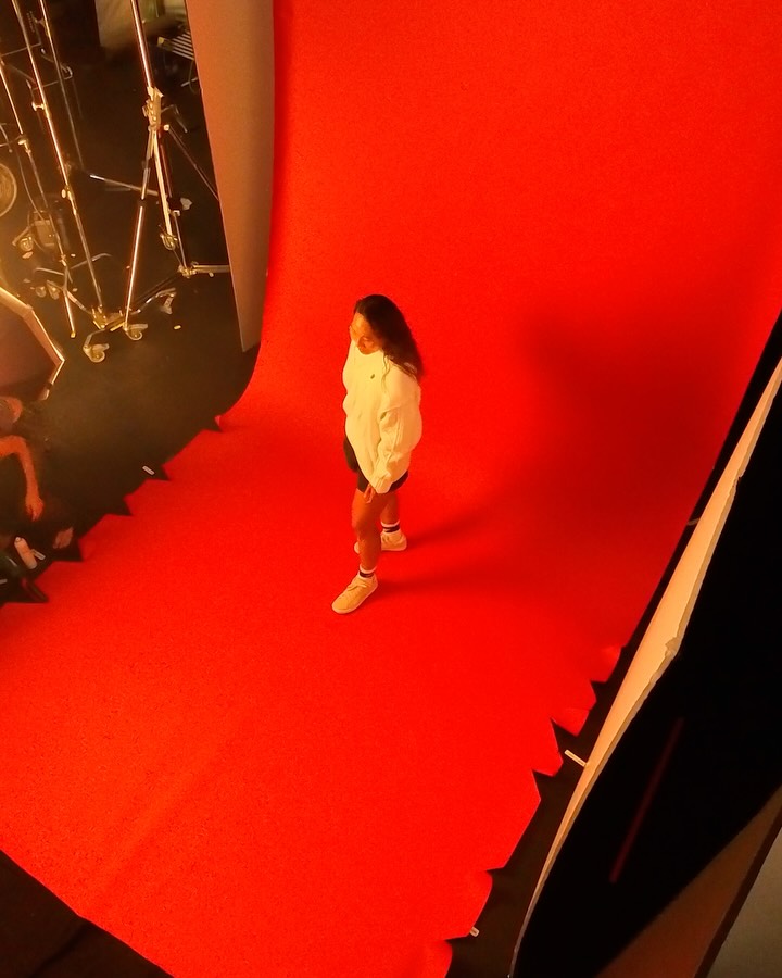 Zheng Qinwen Is on Set. The Nike Tennis Classic Is Available Now. (image 3)