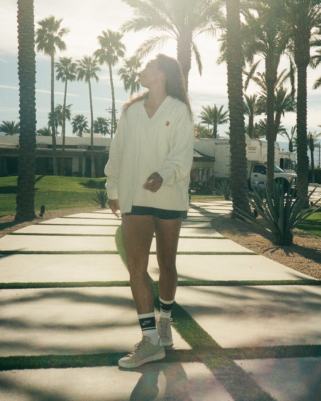 Zheng Qinwen Is on Set. The Nike Tennis Classic Is Available Now. (image 4)