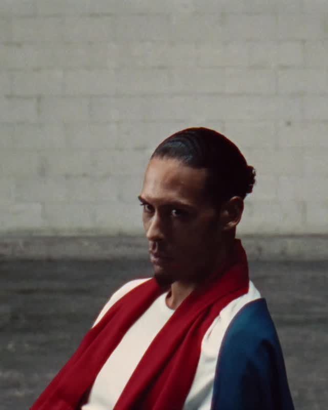 PATTA WRAPS THE ORANJE IN LIONS AND GOLD CHAINS