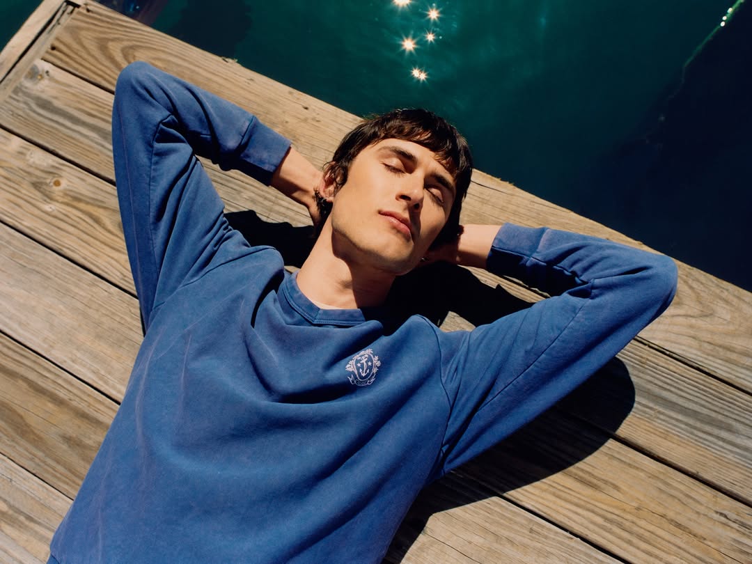 NOAH SALT WASH V-NECK PROVES THE BRAND STILL THINKS IN FABRIC FIRST