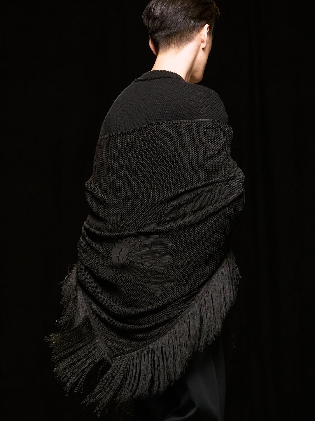 OUR LEGACY TIES FADING ROSES INTO ITS FALL 2026 SCARVES (image 5)