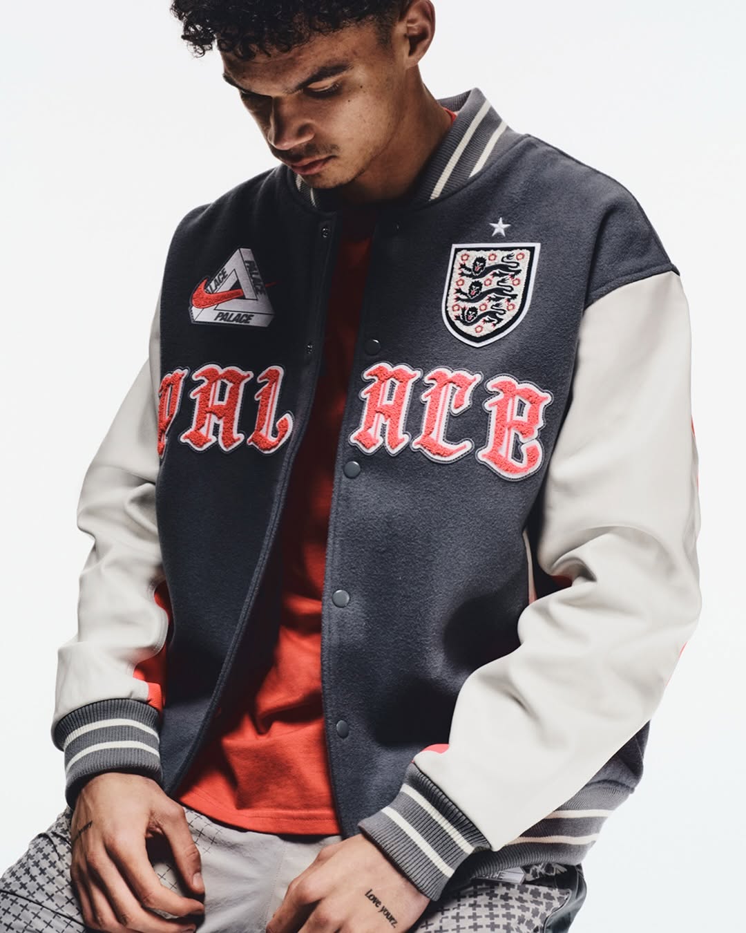 PALACE X NIKE ENGLAND DROPS TWO KITS JUNE 12 (image 4)