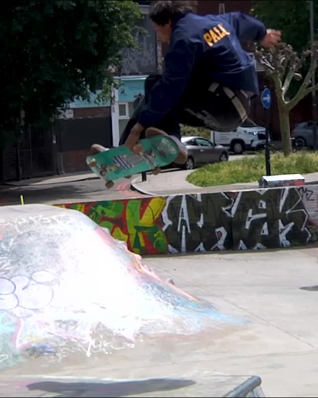 PALACE CALLS AKIN HENDRICKS FLY. HERE IS THE CLIP.