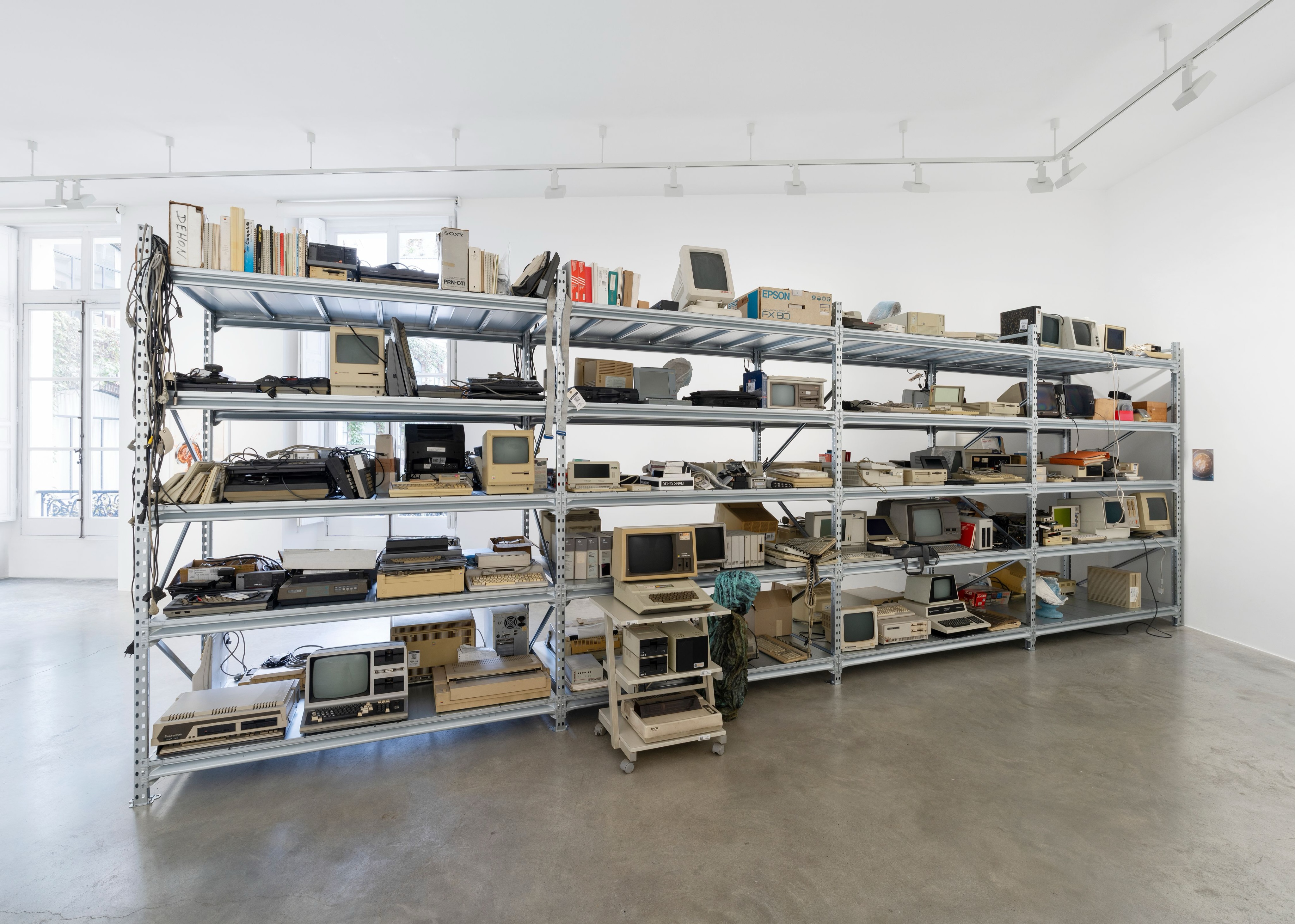 Johan Creten's installation for the exhibition Les Chiens de Pavlov, a wall built from his father's inherited 1980s computer collection.