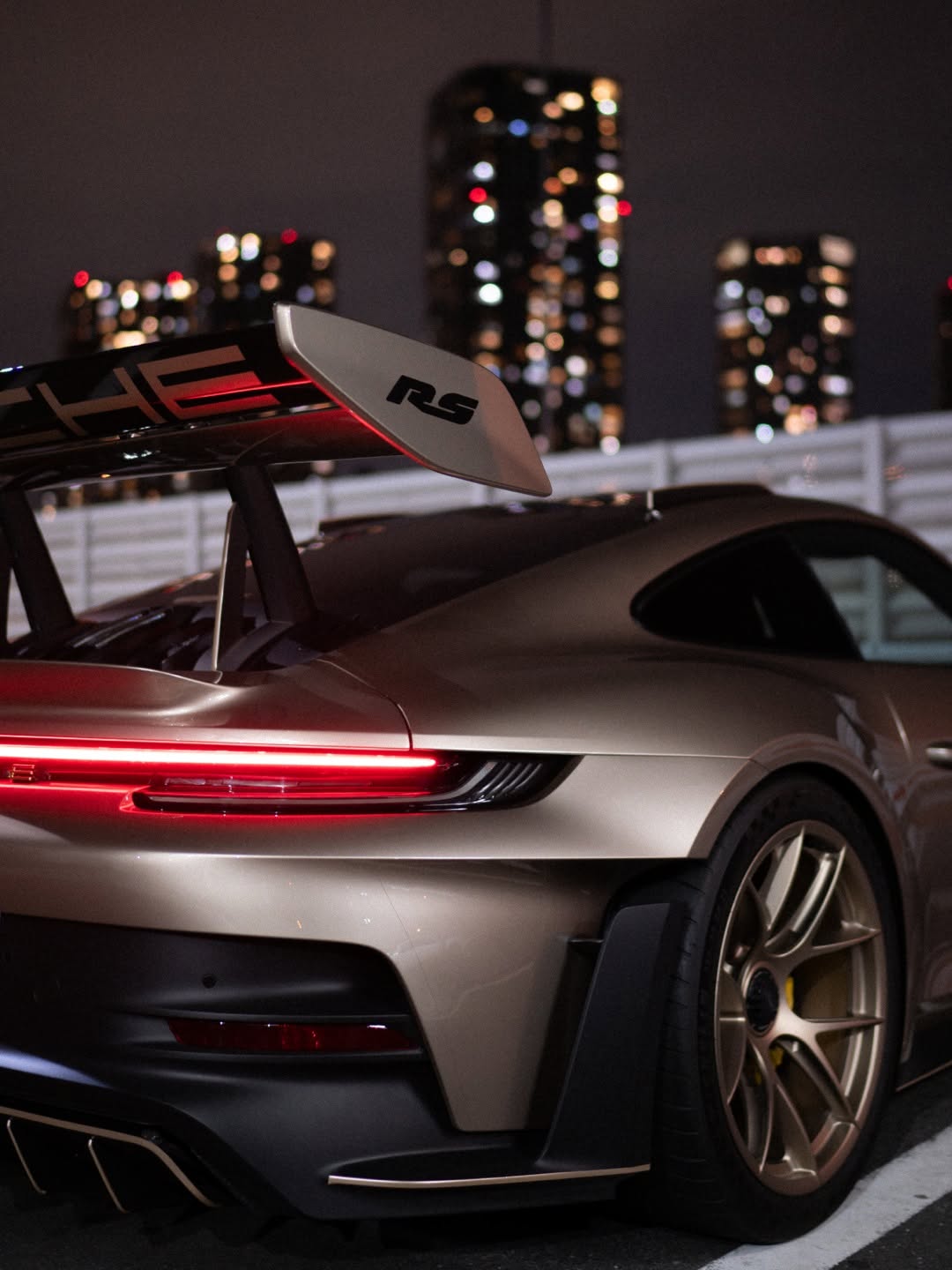 PORSCHE DROPS THE GT3 RS INTO TOKYO'S NEON GRID (image 2)