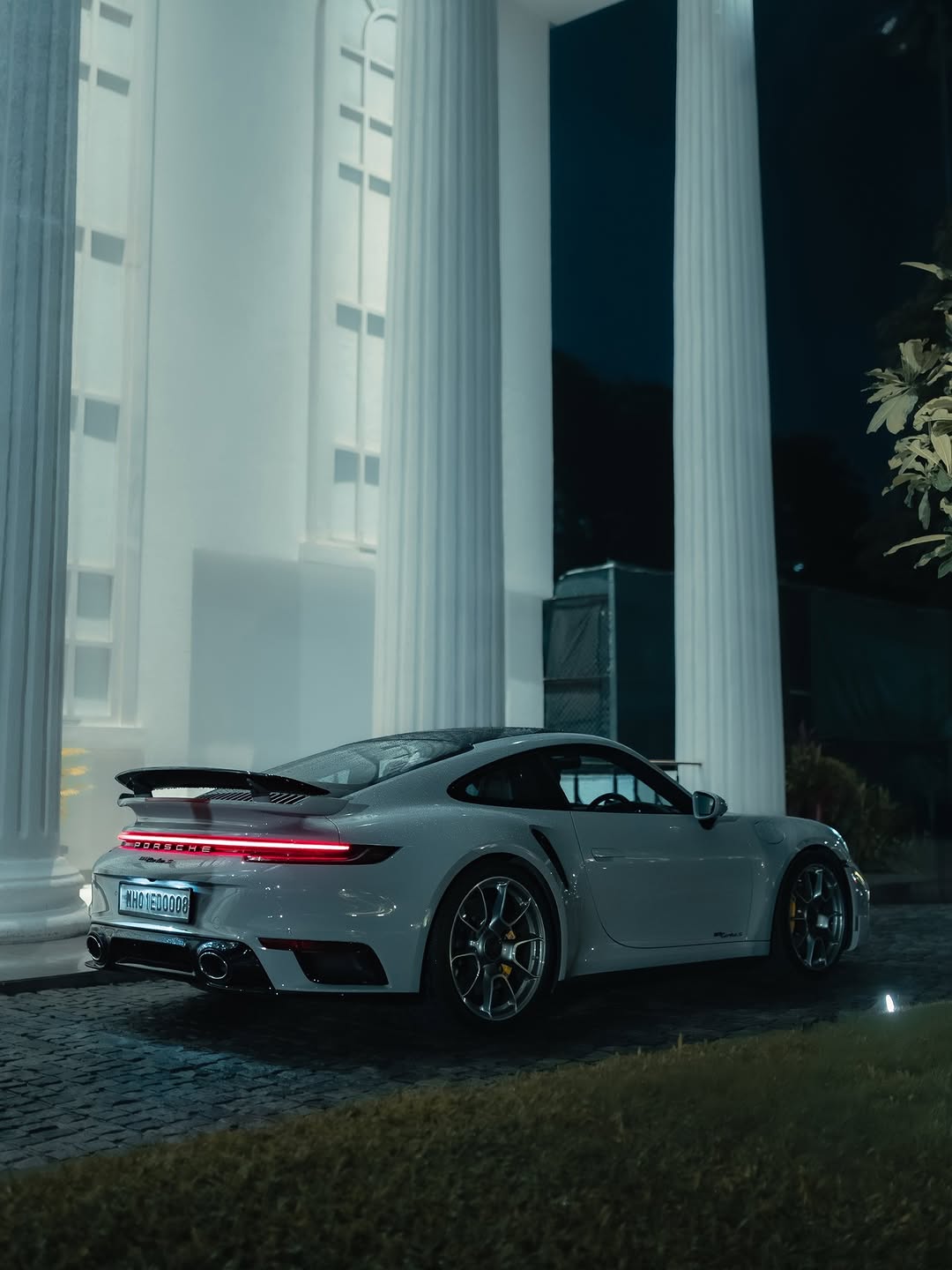 PORSCHE TURNS 2 MILLION FAN POSTS INTO A LOYALTY PLAY (image 3)