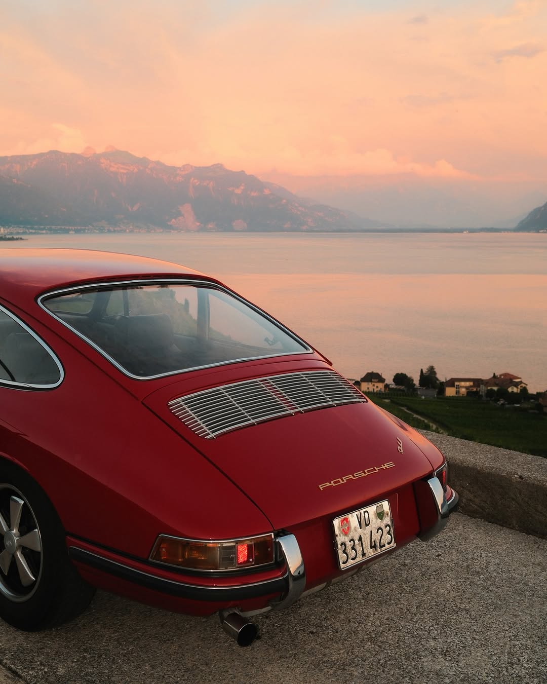PORSCHE SELLS THE ROAD, NOT JUST THE CAR (image 4)