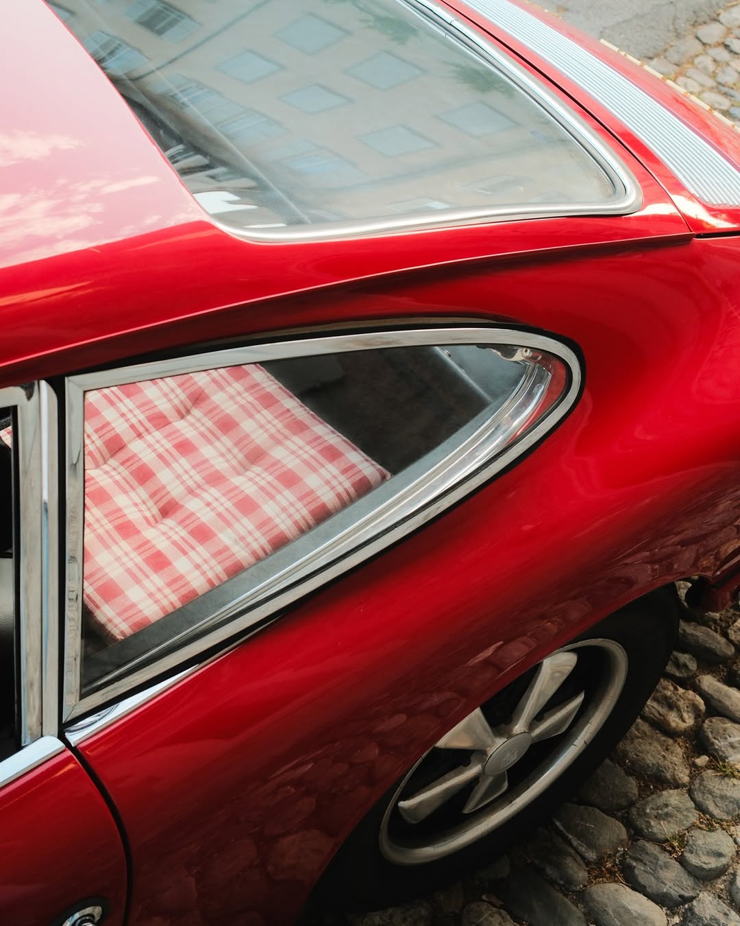 PORSCHE SELLS THE ROAD, NOT JUST THE CAR (image 5)