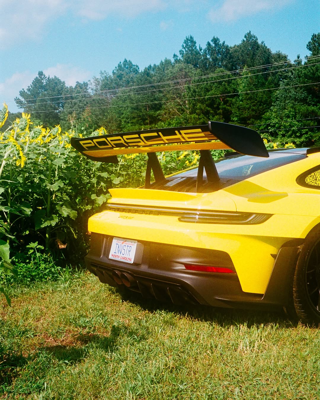 PORSCHE 911 GT3 RS SHOOTS YELLOW WHILE EV RUNS GREY (image 4)