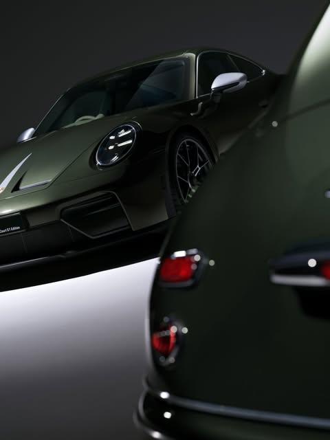 PORSCHE'S £251,951 GT3 HONORS A 1951 LONDON DEBUT (image 4)