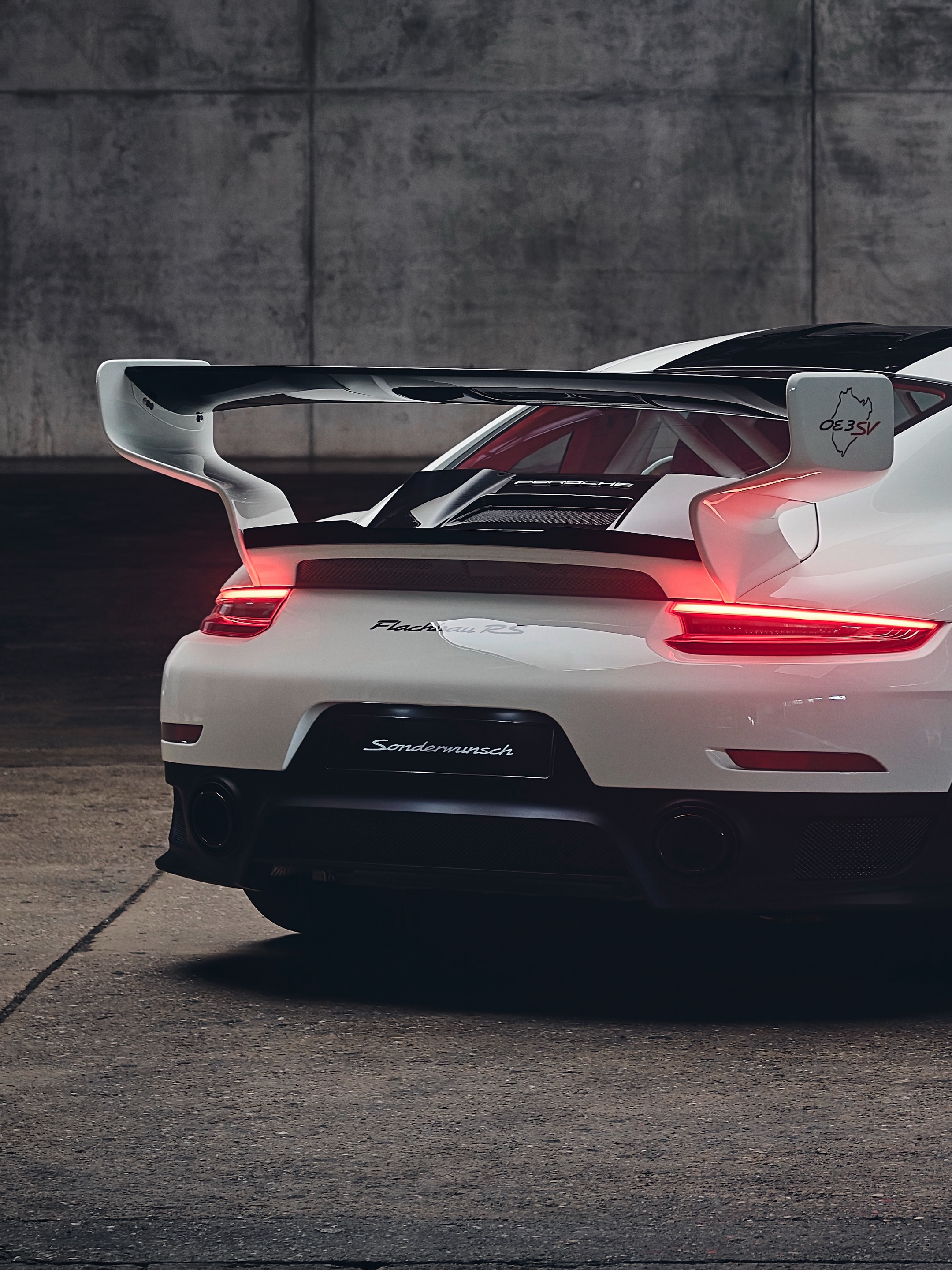 PORSCHE'S FLACHBAU RS SHEDS 31.6 KILOS FOR DOWNFORCE (image 4)