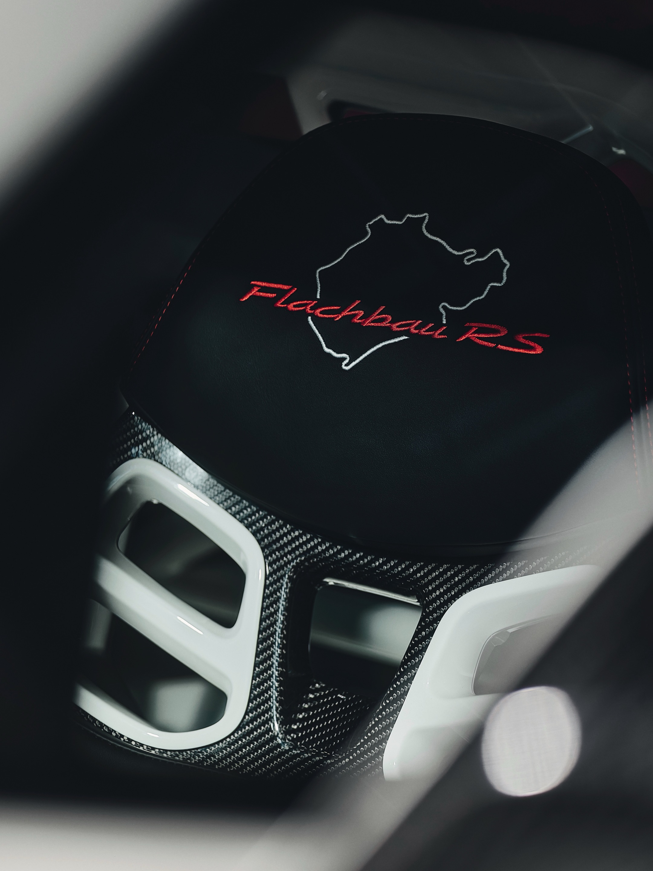 PORSCHE'S FLACHBAU RS SHEDS 31.6 KILOS FOR DOWNFORCE (image 9)