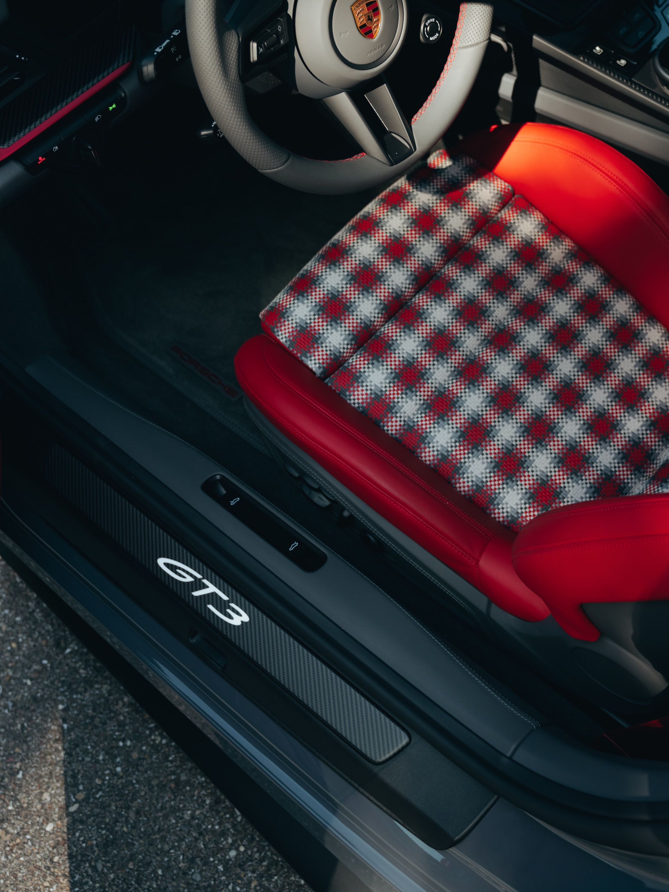 PORSCHE'S STREET STYLE PACKAGE ADDS A WALNUT GEAR KNOB (image 4)