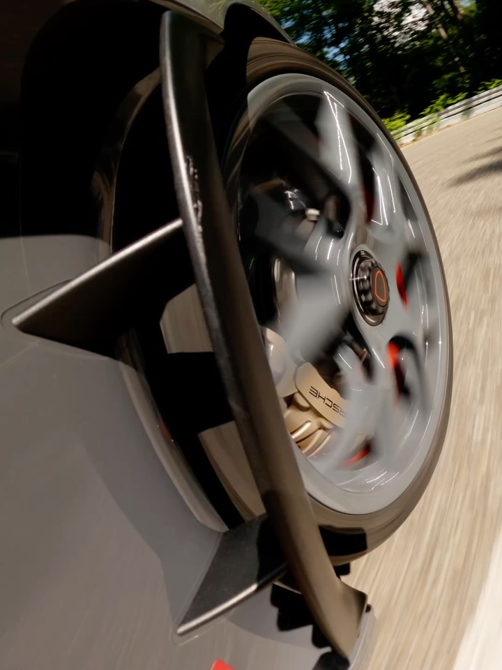 PORSCHE'S STREET STYLE PACKAGE ADDS A WALNUT GEAR KNOB (image 5)
