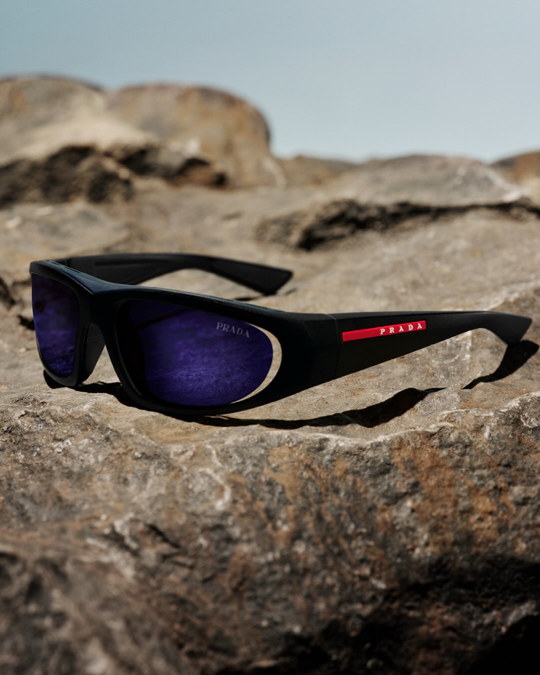 PRADA LINEA ROSSA TESTS JAKE GYLLENHAAL ON THE CLIMB (image 2)