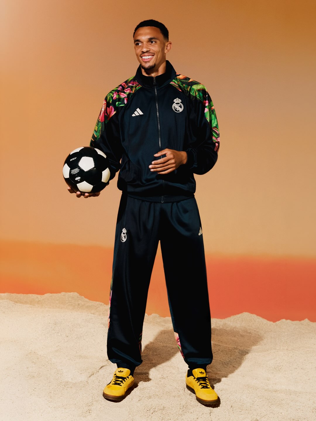 Real Madrid's FARM Rio Range Puts Pink Flowers on Green (image 4)