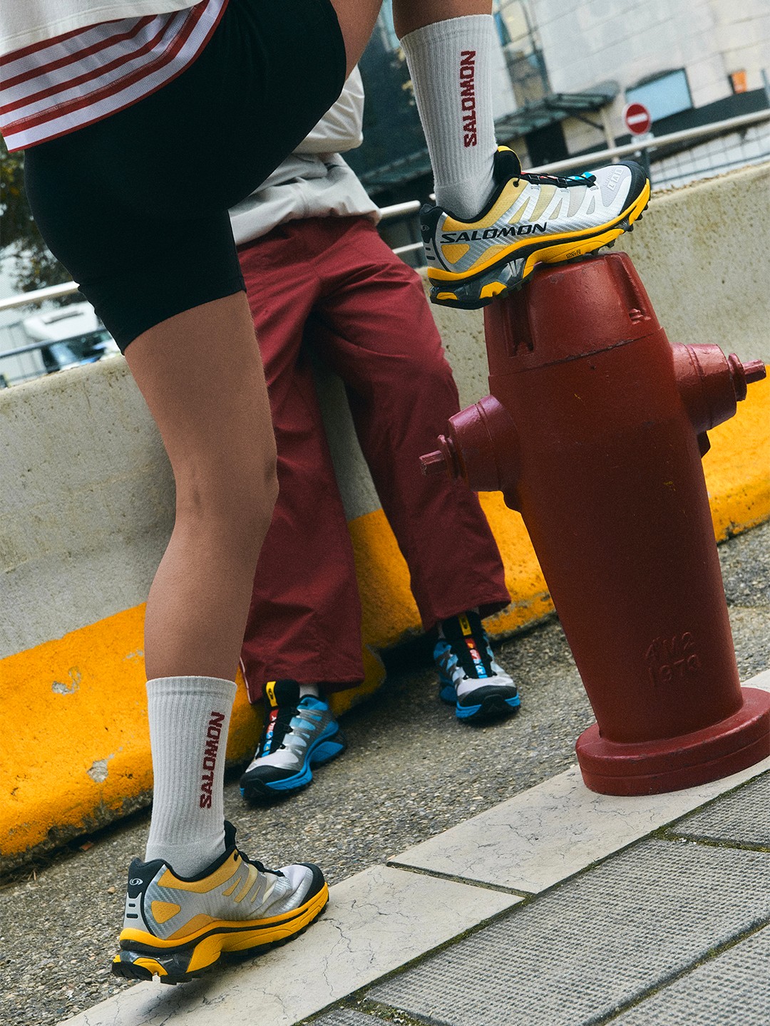 SALOMON XT4 OG RACE FLAG PACK COSTS $200 (image 2)
