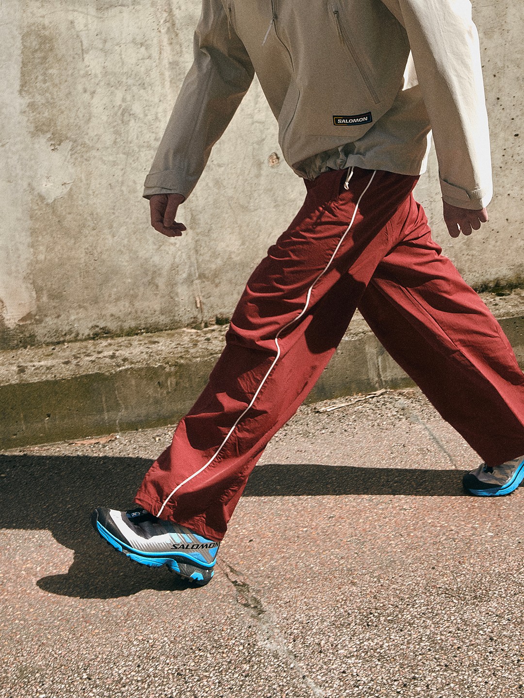 SALOMON XT4 OG RACE FLAG PACK COSTS $200 (image 3)