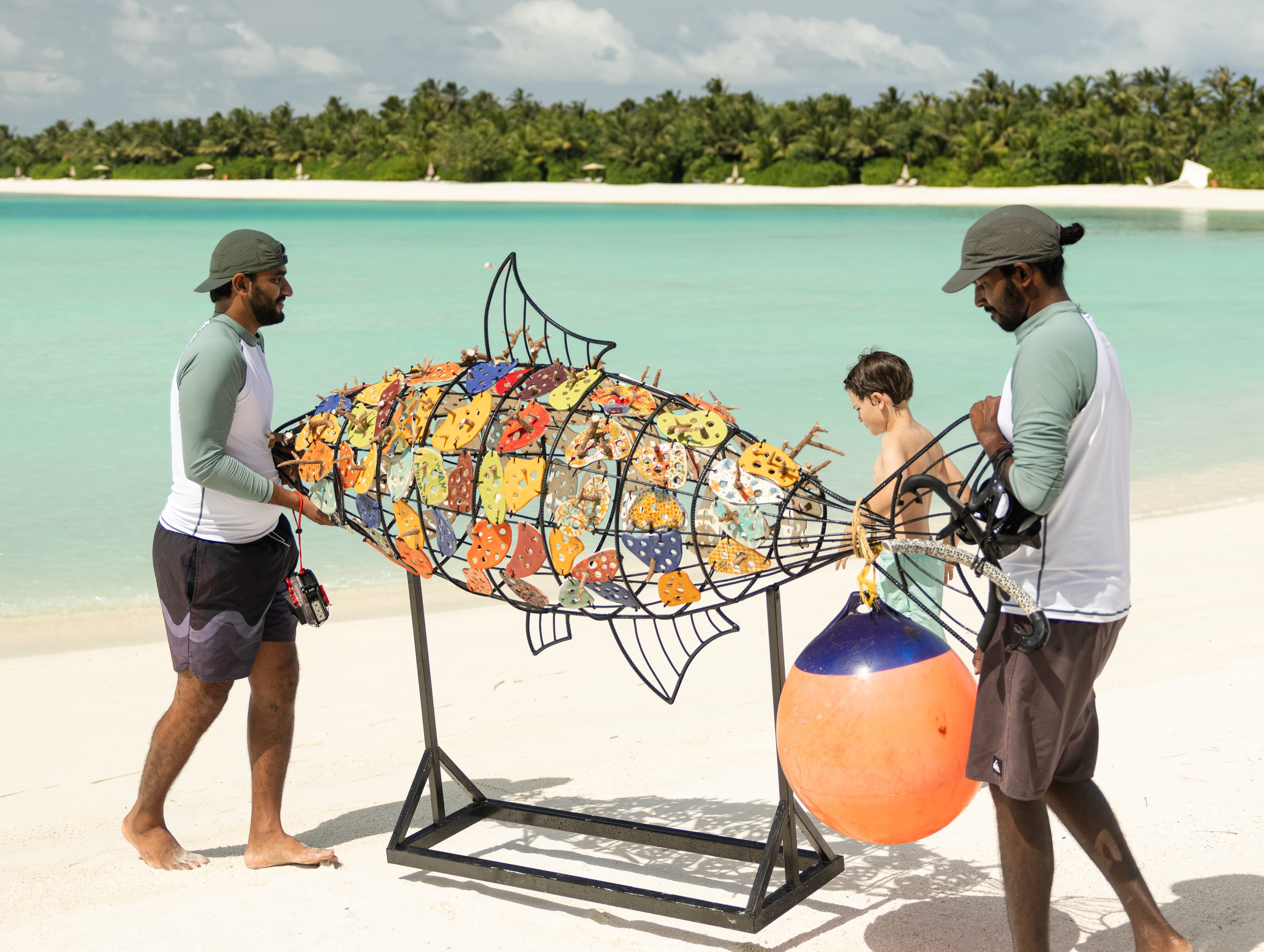 SEAN WOTHERSPOON TIES FESTIVAL MERCH TO REEF REPAIR (image 3)