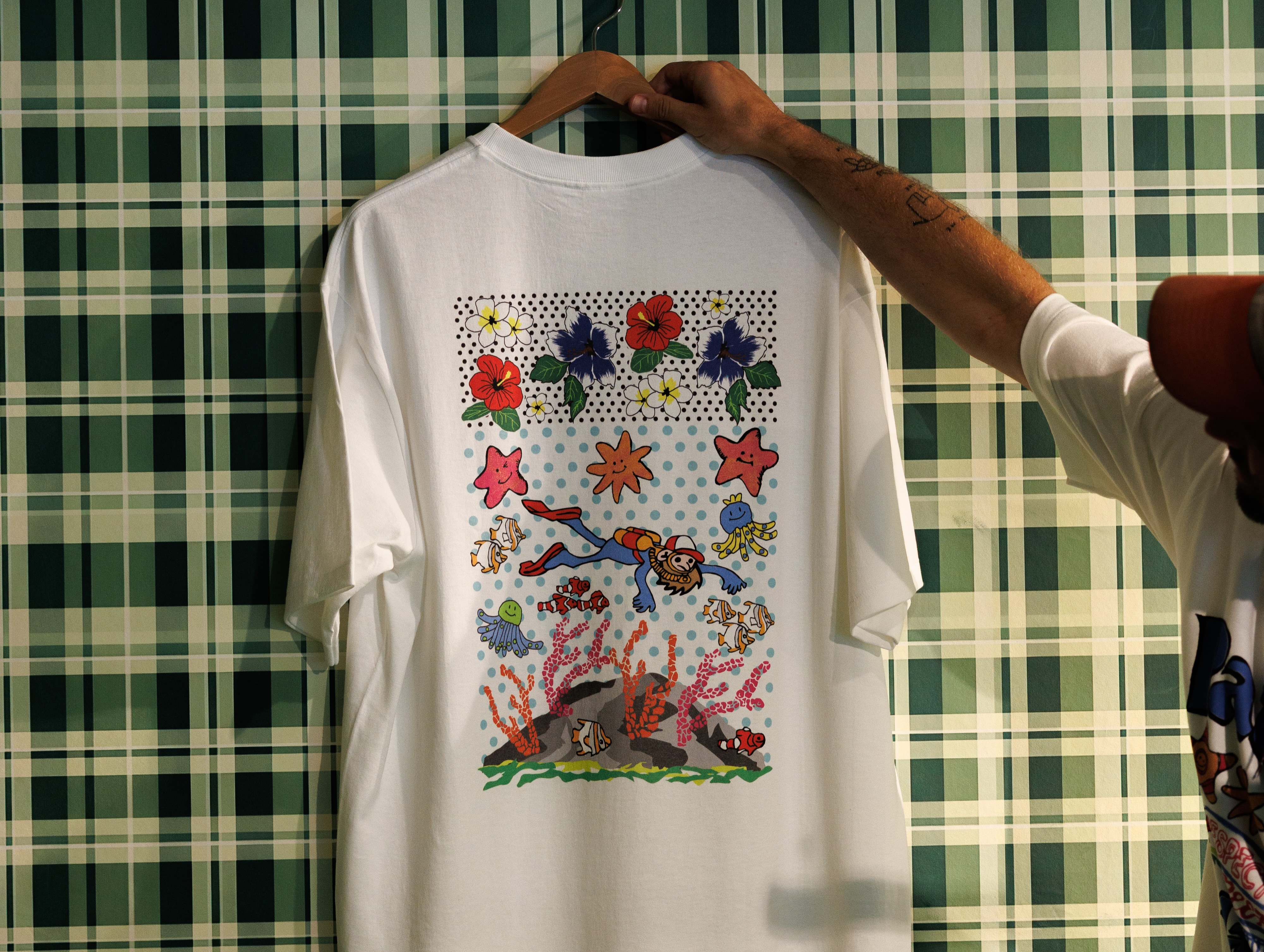 SEAN WOTHERSPOON TIES FESTIVAL MERCH TO REEF REPAIR (image 6)