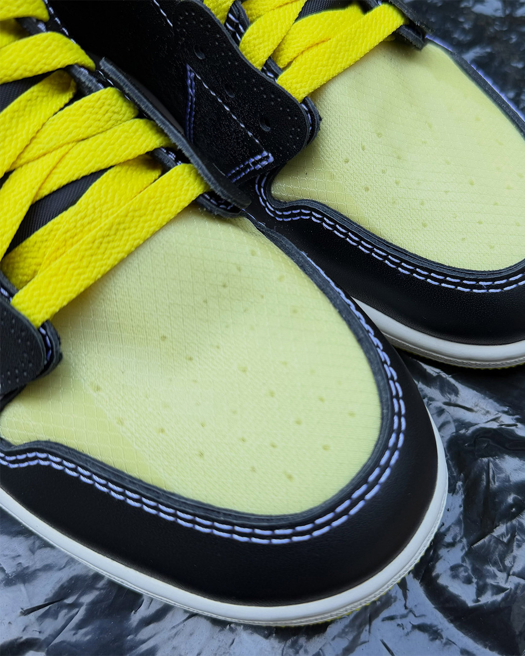 OFF WHITE’S BLACK AND YELLOW AJ1 NEEDS ITS PAPER TRAIL (image 4)