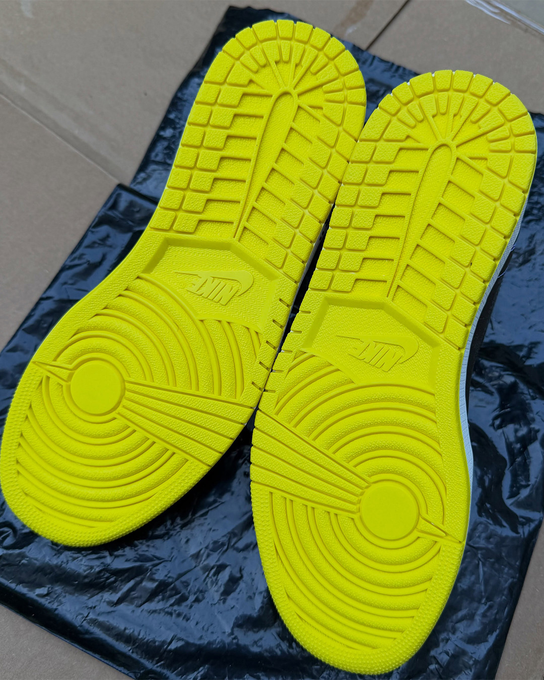 OFF WHITE’S BLACK AND YELLOW AJ1 NEEDS ITS PAPER TRAIL (image 8)