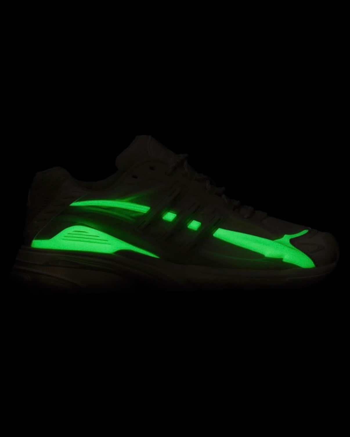ADIDAS PHARRELL JELLYFISH HIDES ITS GLOW IN THE CAGE (image 4)