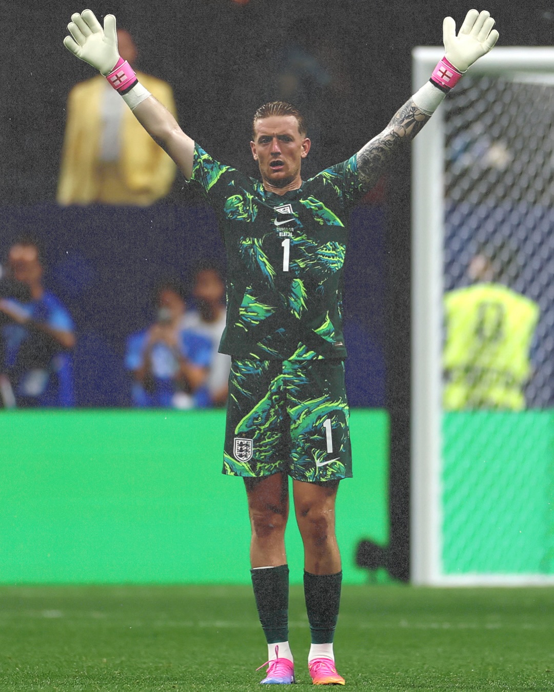 PICKFORD'S GREEN NIKE JERSEY WAS NEVER FOR SALE (image 2)