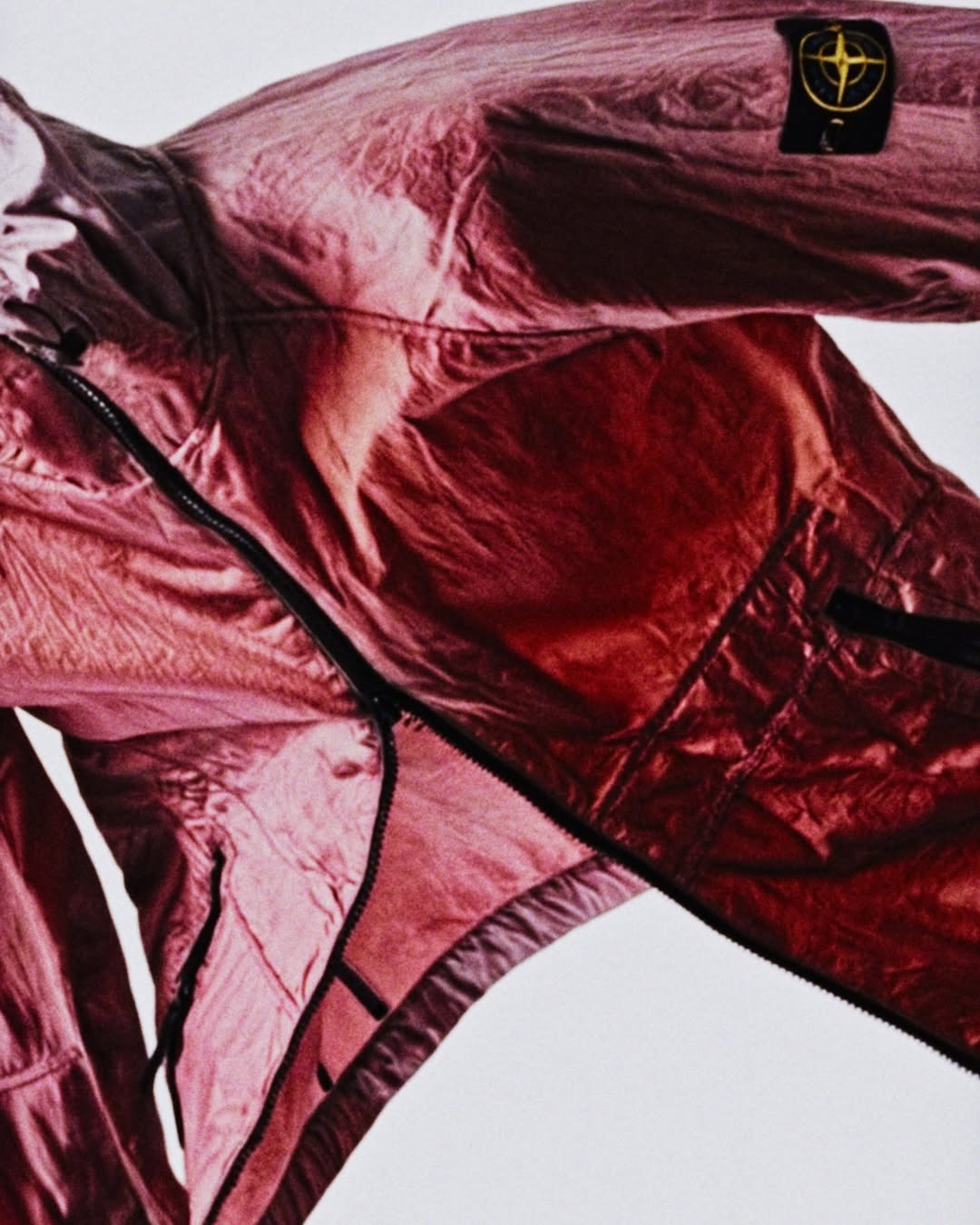 Stone Island Nylon Metal Is Not Metal. The Fabric Science Behind the Shimmer. (image 2)