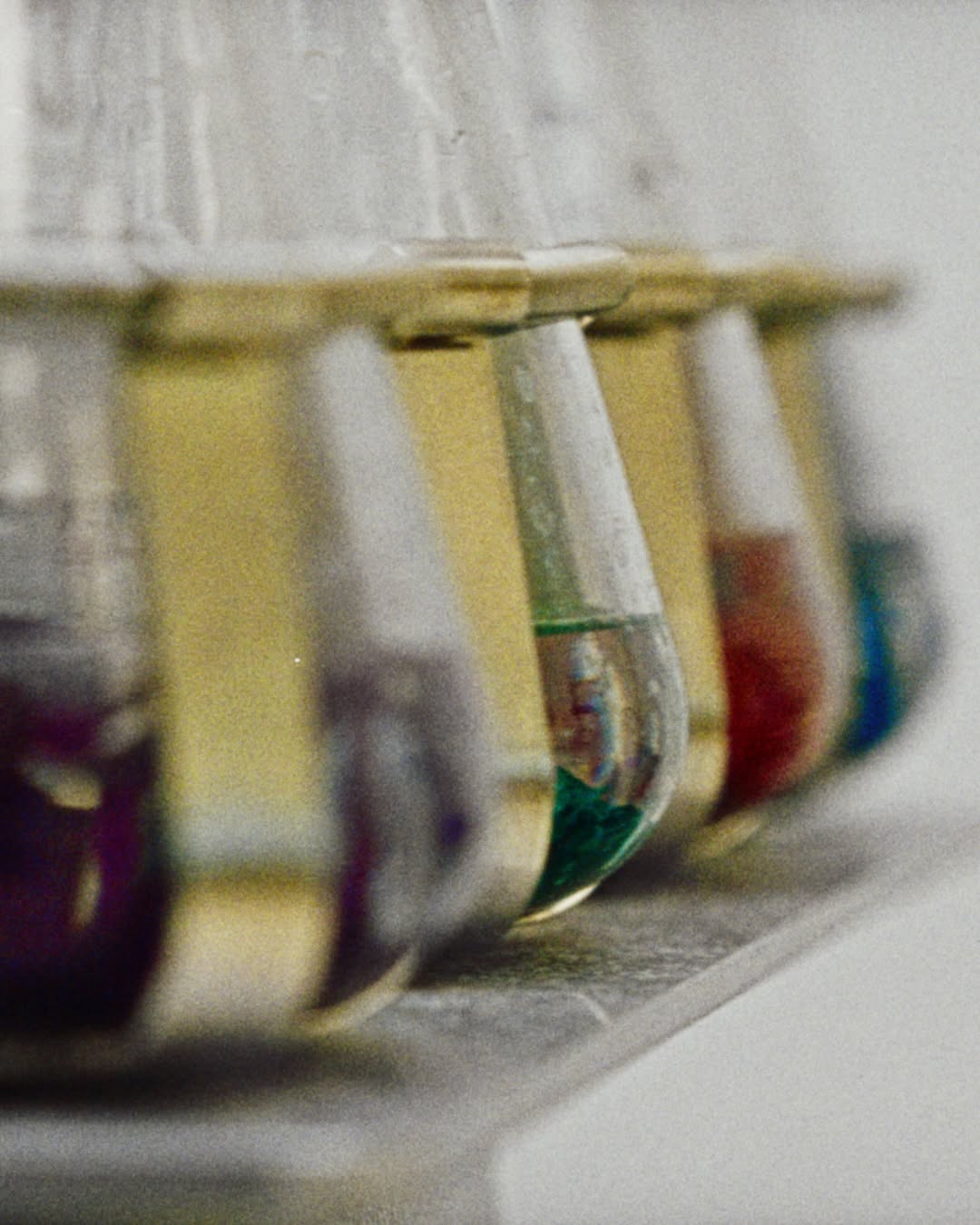 Stone Island Nylon Metal Is Not Metal. The Fabric Science Behind the Shimmer. (image 3)