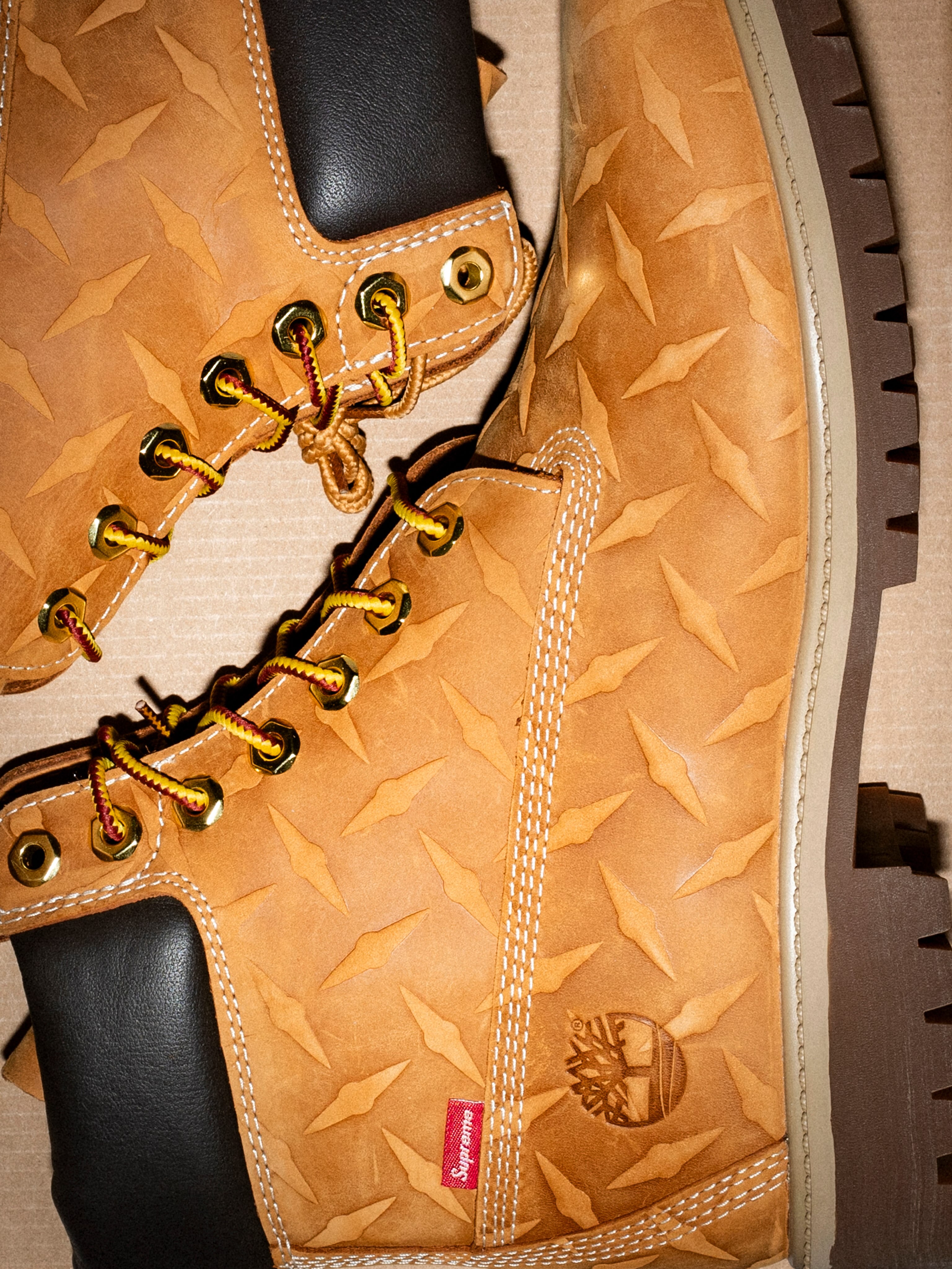 SUPREME AND TIMBERLAND REISSUE THE DIAMOND PLATE BOOT (image 2)