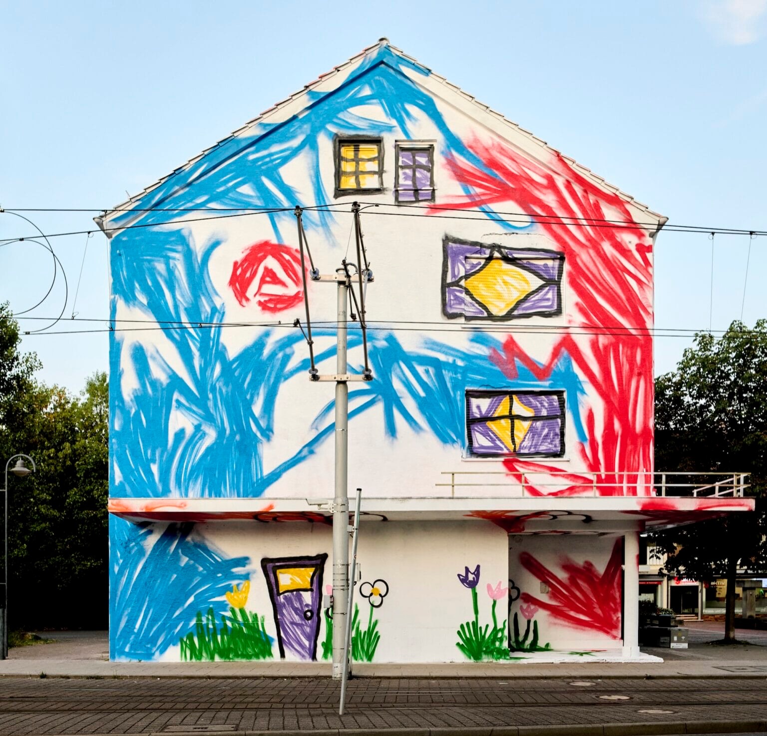 THE WA TURNS A VACANT STUTTGART HOUSE INTO A KID'S DRAWING (image 6)