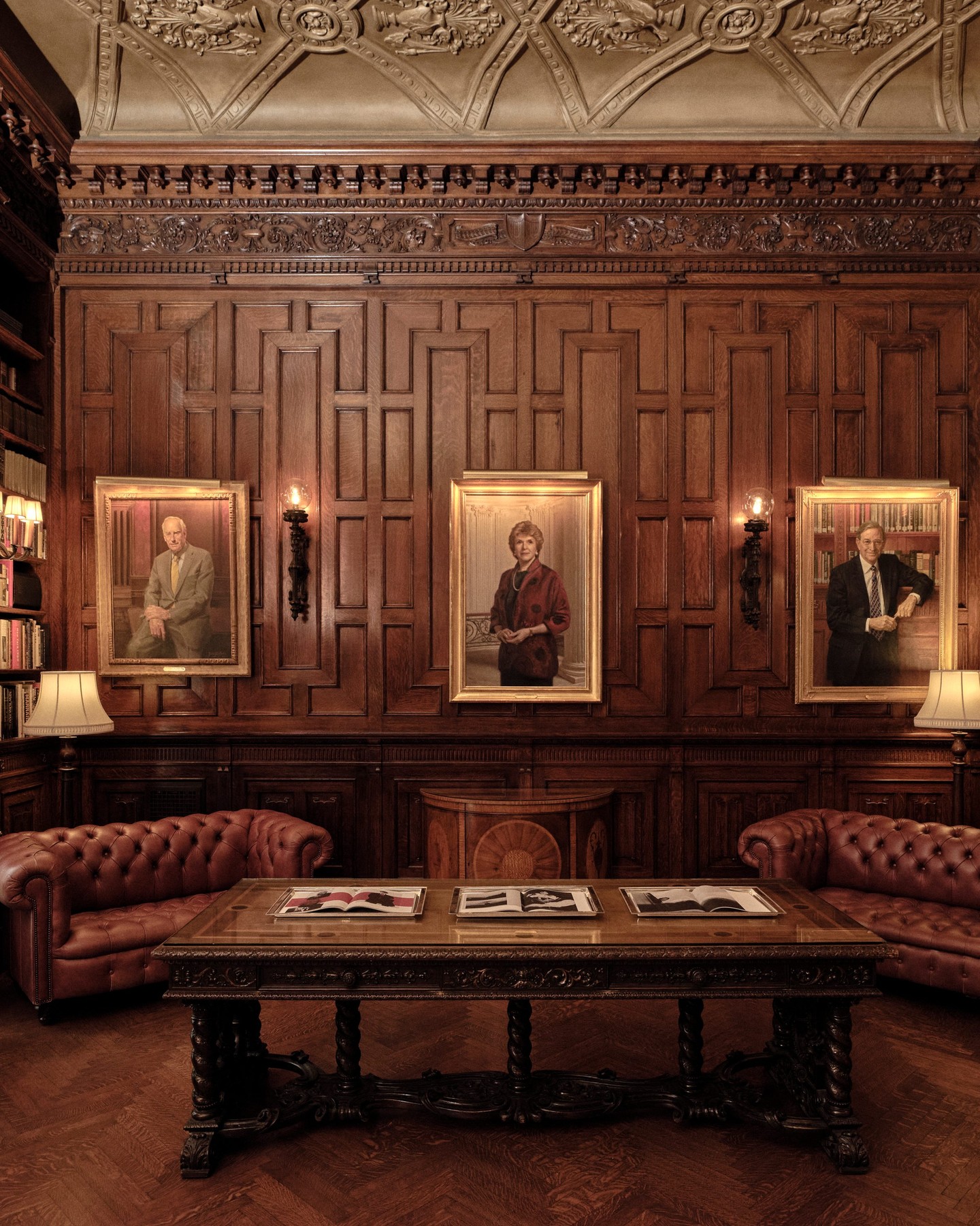 THOM BROWNE PUTS ICEAGE BETWEEN THE BOOKSHELVES (image 4)