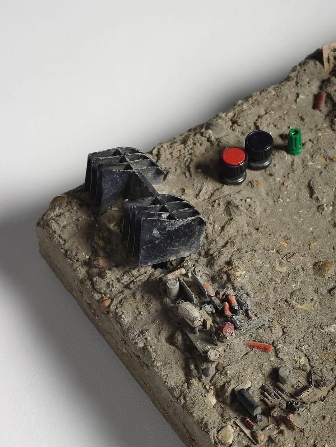 Ron Arad's 1983 Concrete Stereo Is the Most Serious Audio Object Anyone Built (image 2)