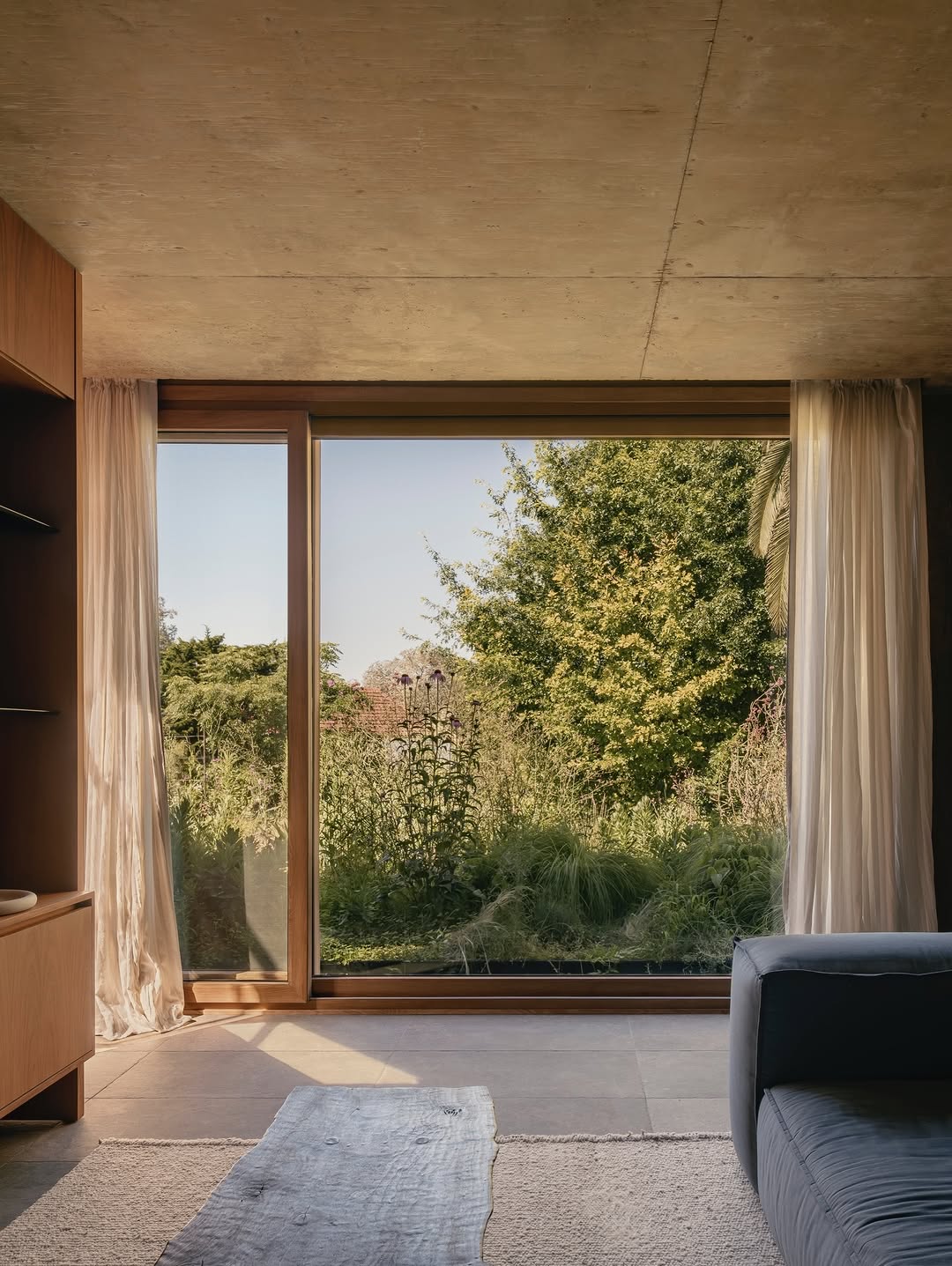 GONZALO BARDACH BUILT HOUSE JR INTO THE EARTH (image 5)