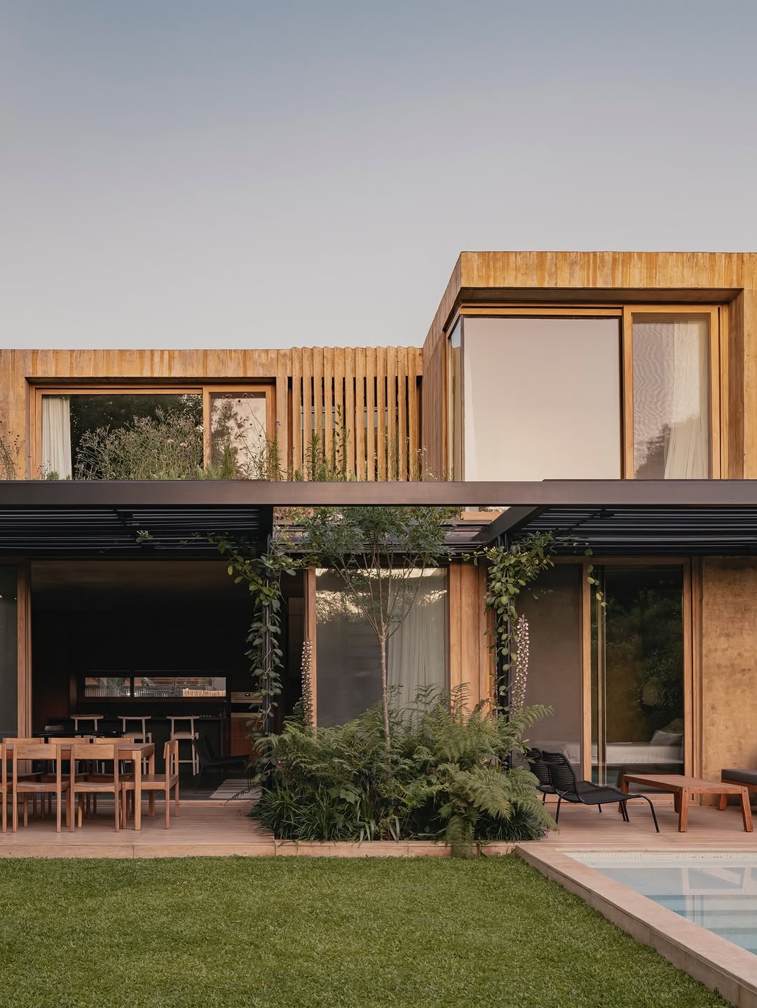 GONZALO BARDACH BUILT HOUSE JR INTO THE EARTH (image 6)